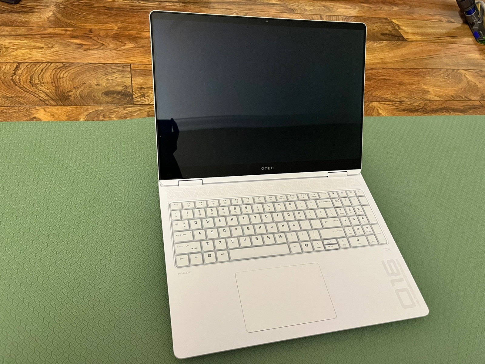 HP Omen 16 Max 5090 Gaming Laptop, Intel 275HX, 1TB SSD, 2.5K 240Hz OLED, White