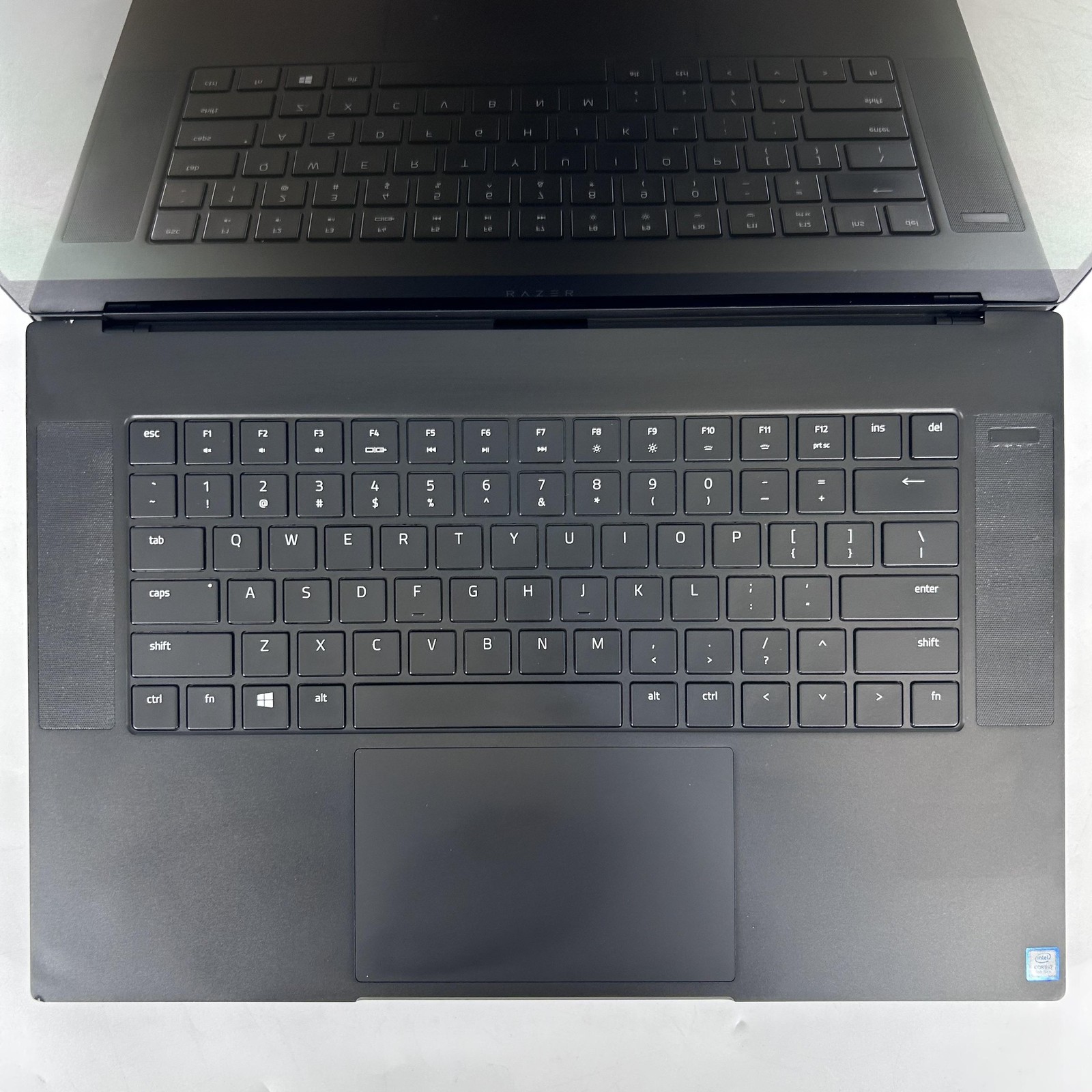 Razer Blade 15 Advanced 4K TOUCH i7-9750H 2.60GHz 16GB 1TB SSD RTX 2080 Max-Q
