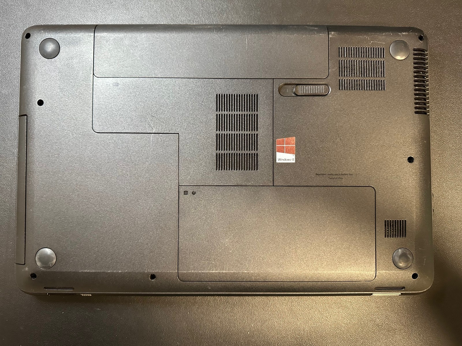 HP 2000-2B19WM Laptop w/ AMD E-300 1.30 GHZ | 4 GB | 300GB HDD