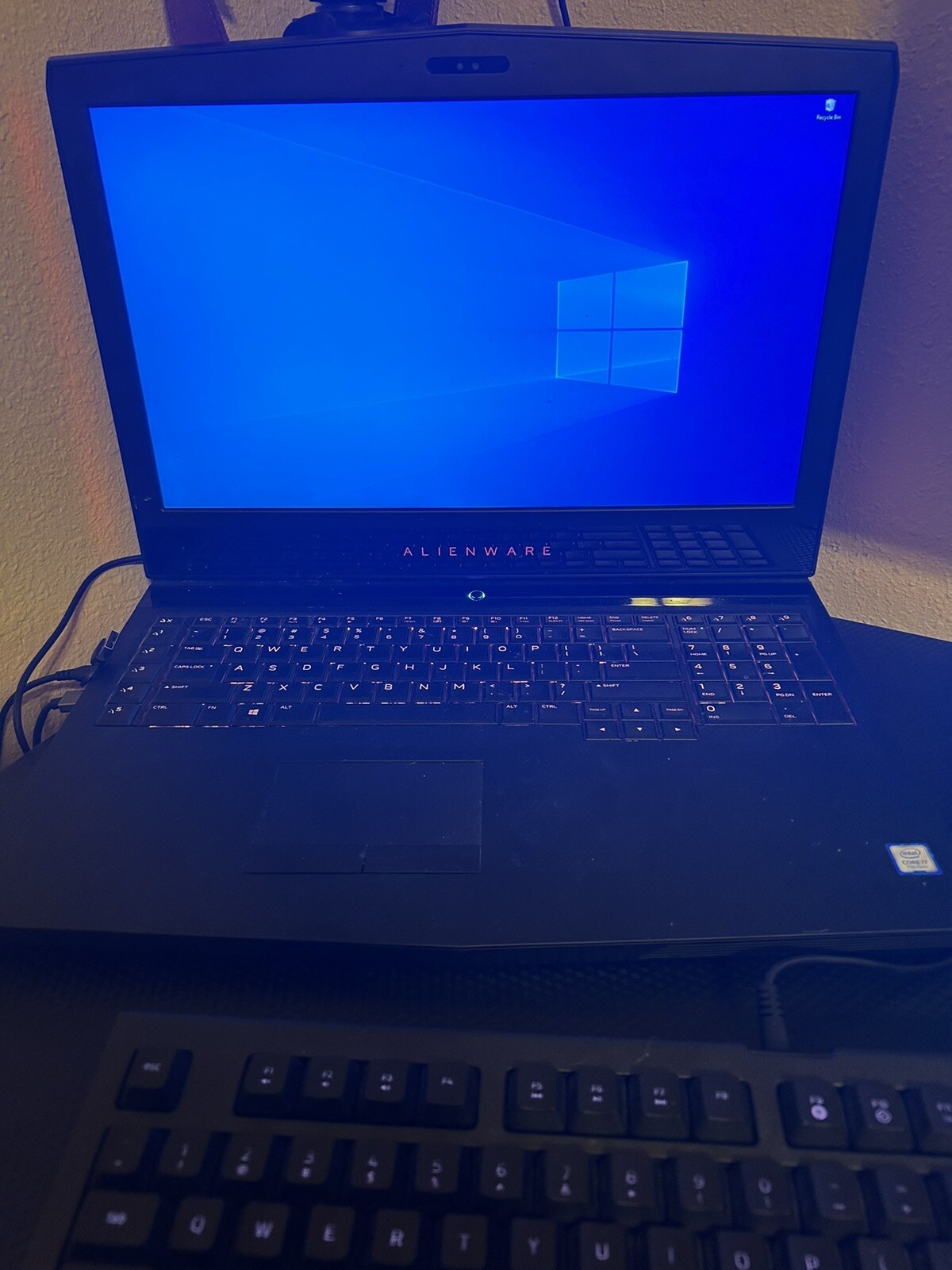 Alienware 17 R4 Laptop i7 7700HQ 2.80GHZ 17.3″ FHD 16GB RAM SSD Windows 10