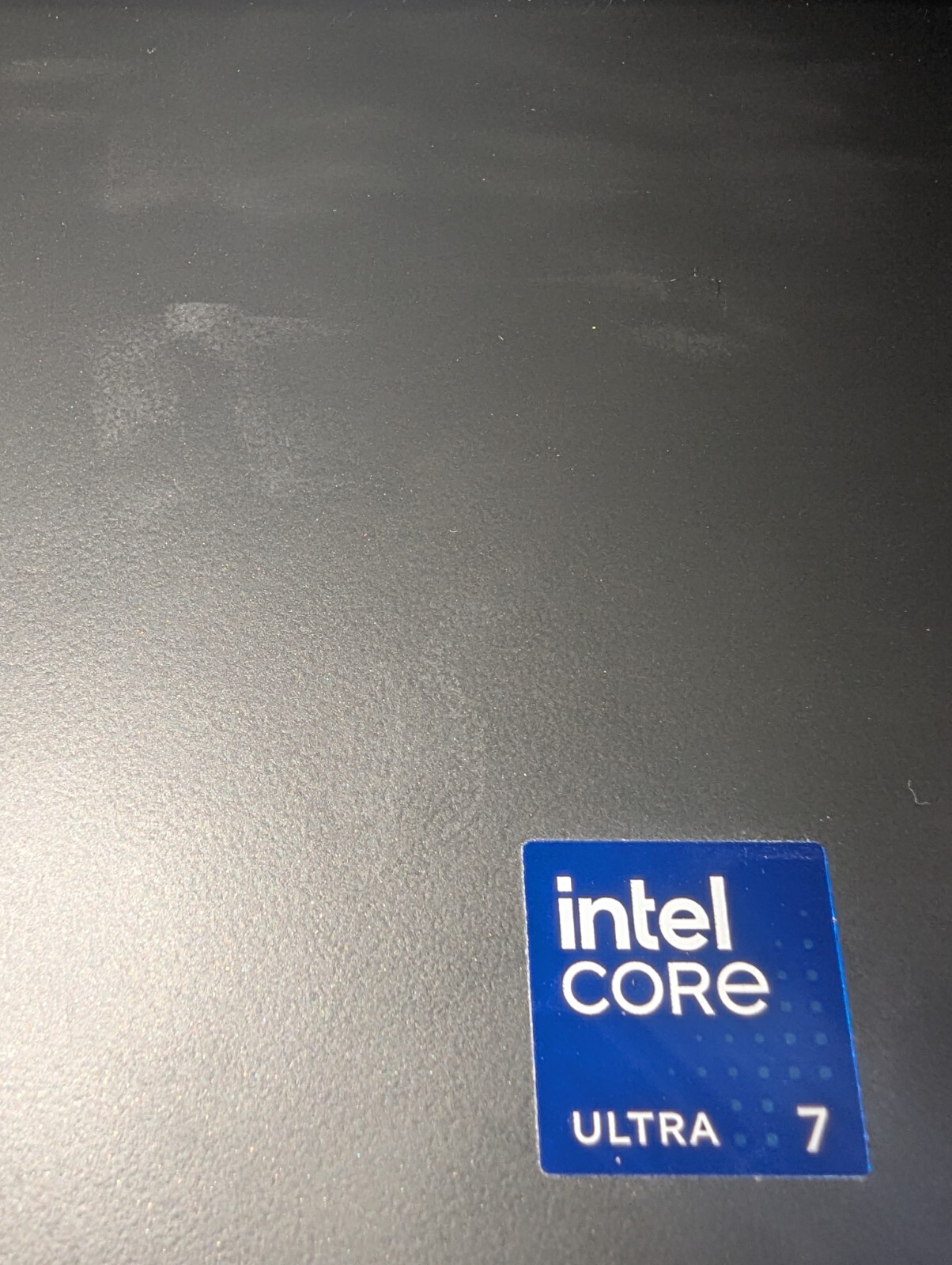 Alienware – M16 R2 16″ 240Hz Intel Core Series 1 Ultra 7 QHD+ Gaming Laptop