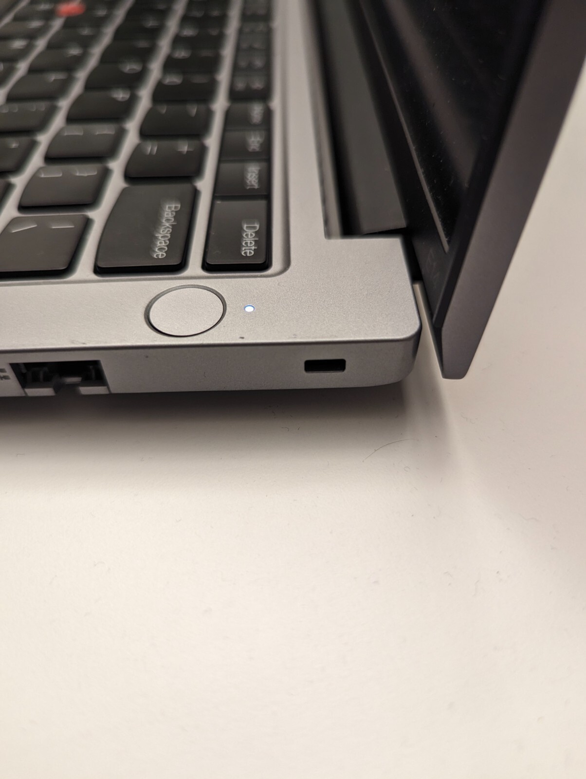 lenovo thinkpad e14 gen 5 AMD 14″ – Arctic Grey