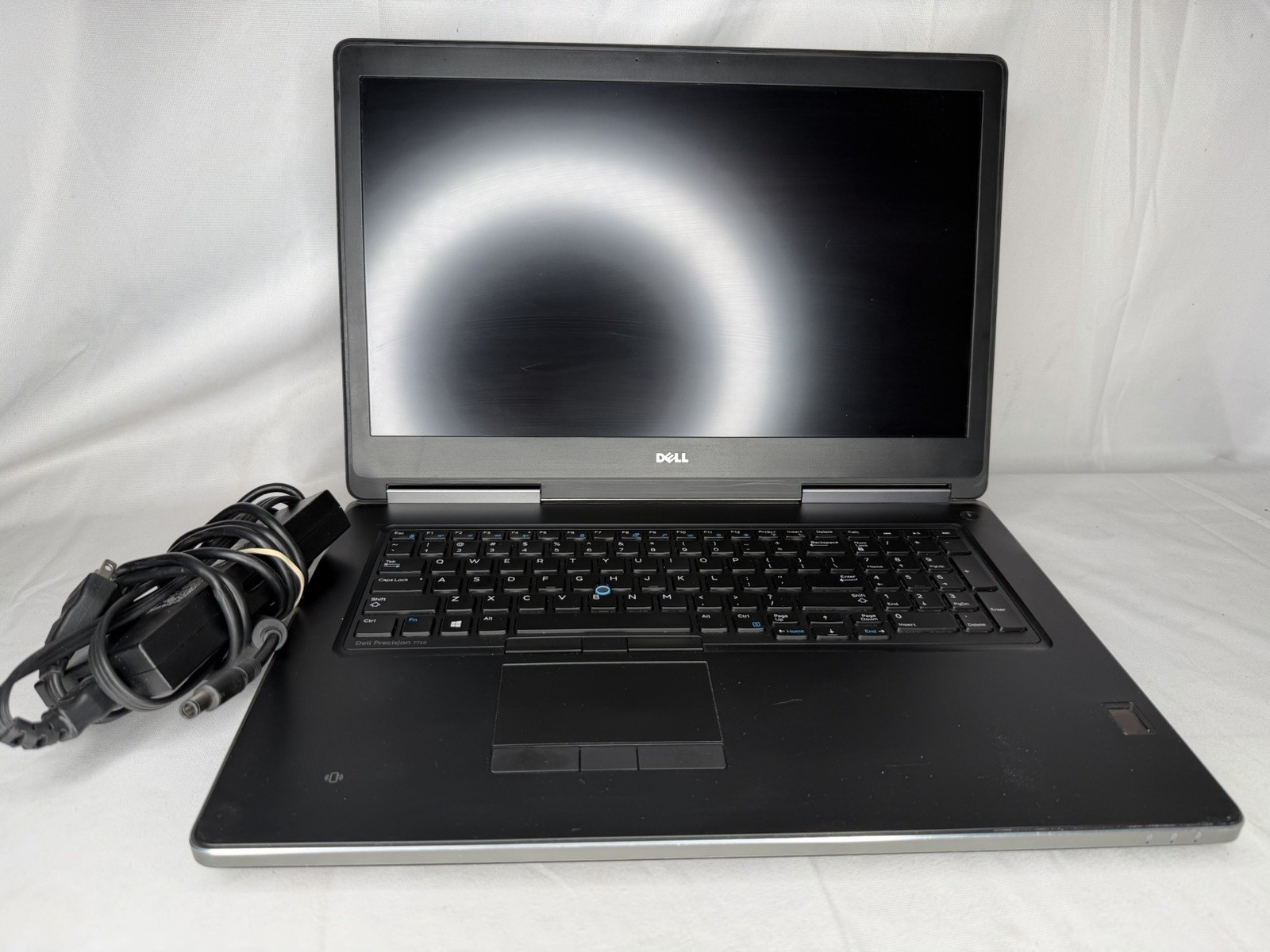 Dell Precision 7710 17″ i7-6920HQ 32GB RAM 256GB NVMe Quadro M3000M 4GB Win11Pro