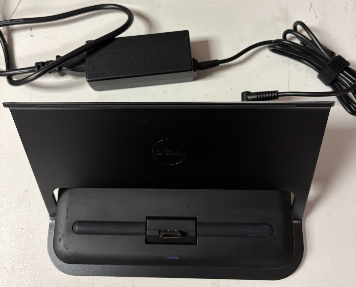 Dell Portable Computer Tablet T07G Windows 10 Pro w/Docking Station/Power Adaptr