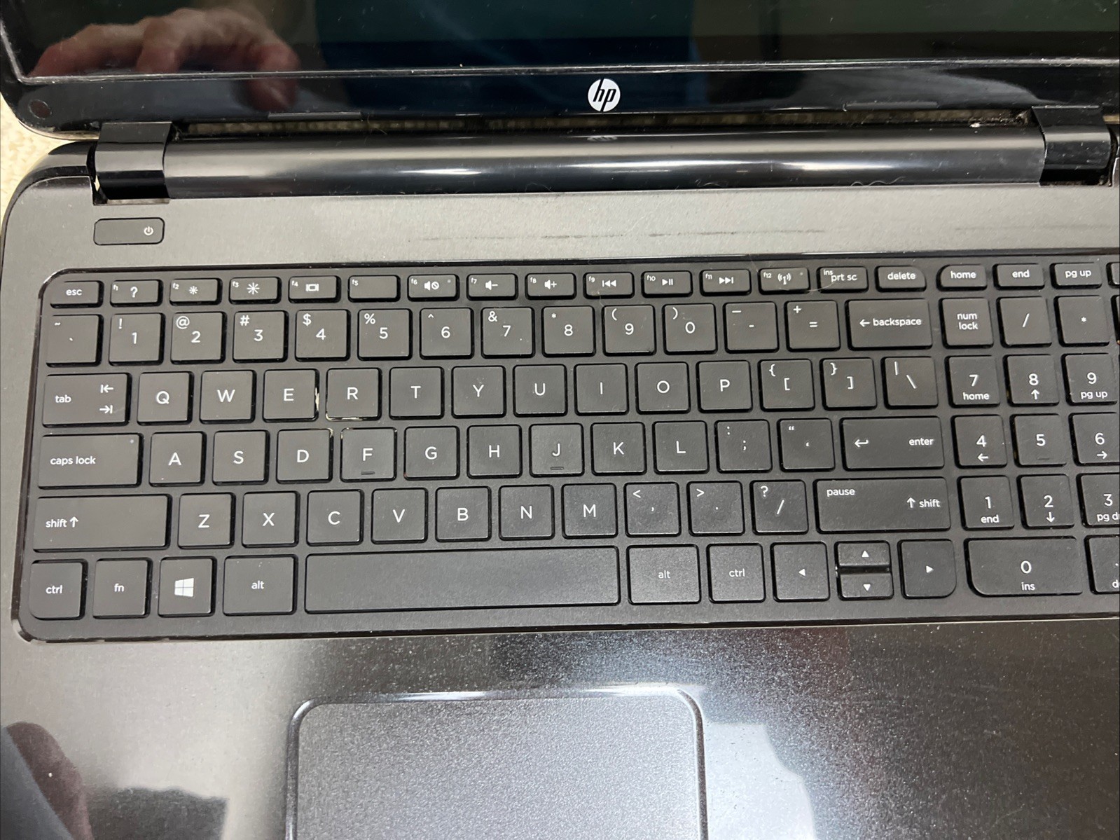 15” HP 15-g067nr Touchsmart Notebook Pc 4GB Mem 750GB HD AMD Radeon HD 8330 READ