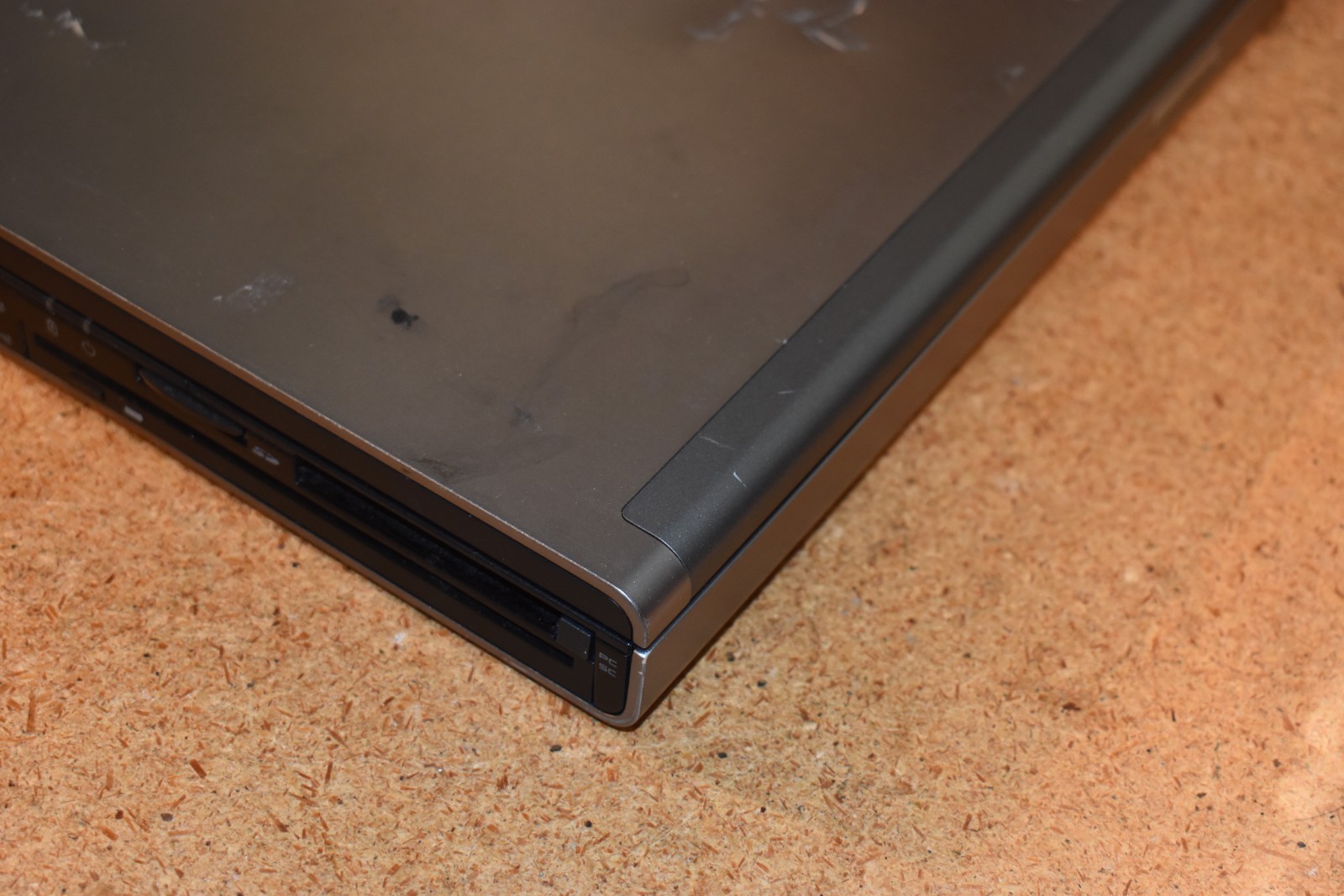 Dell Precision M6400 17″ Windows XP Pro 32-bit T9900 3.06GHz SSD AMD FirePro