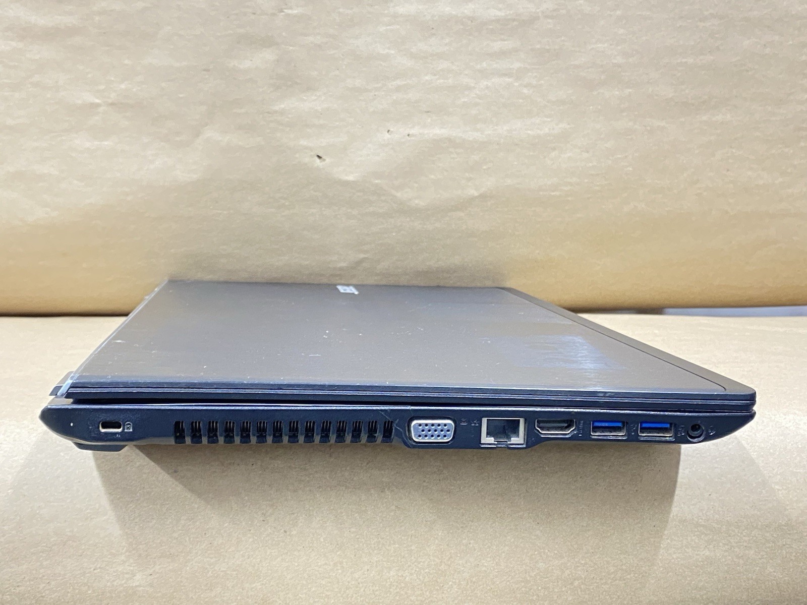 Acer Aspire V3-575T – 15.5″ FHD – i7-6500U – 6 GB – 256GB – Win 11 Pro – READ