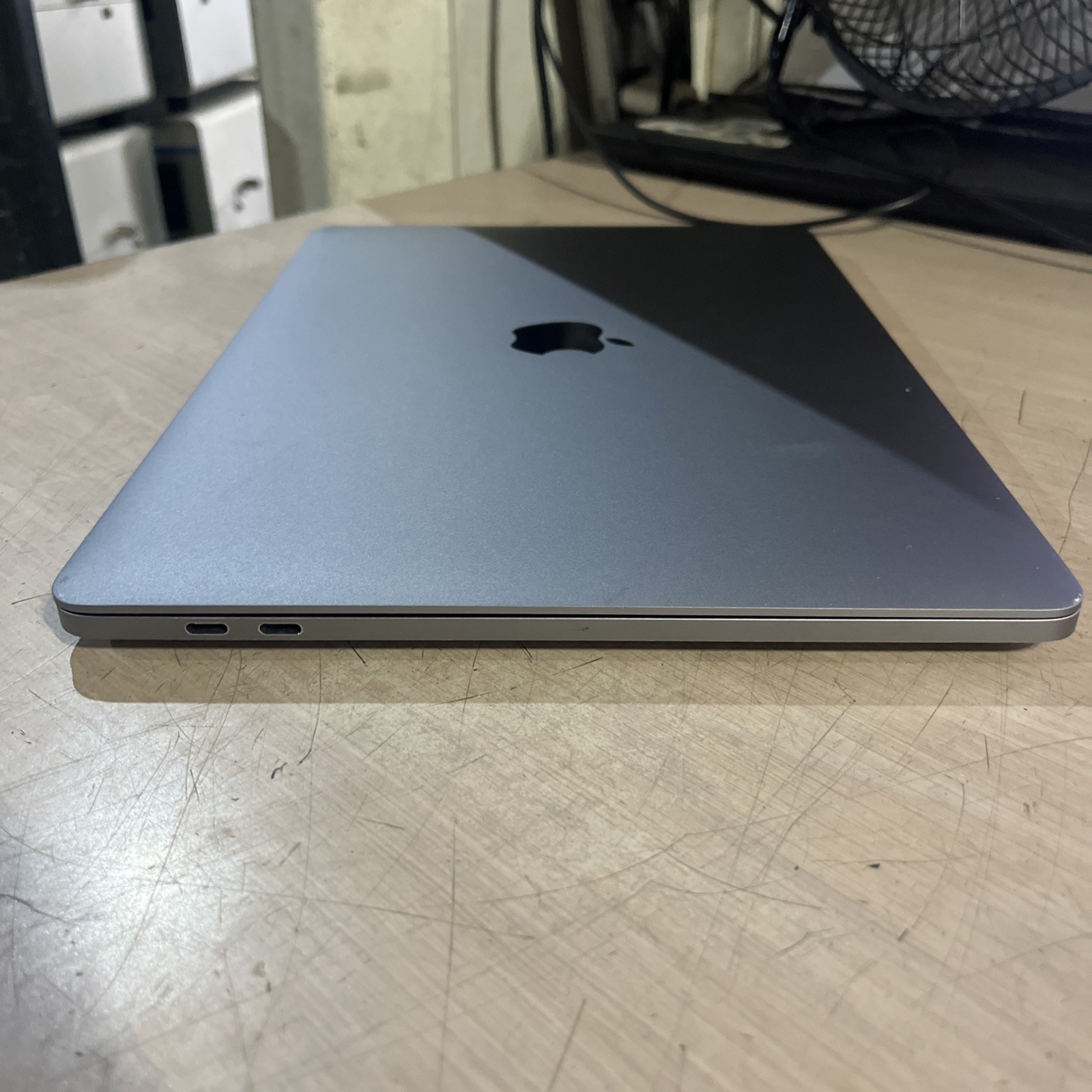 APPLE MACBOOK PRO “M1″ 8 CPU/8 GPU 13” 3.2GHZ 8GB RAM 256SSD