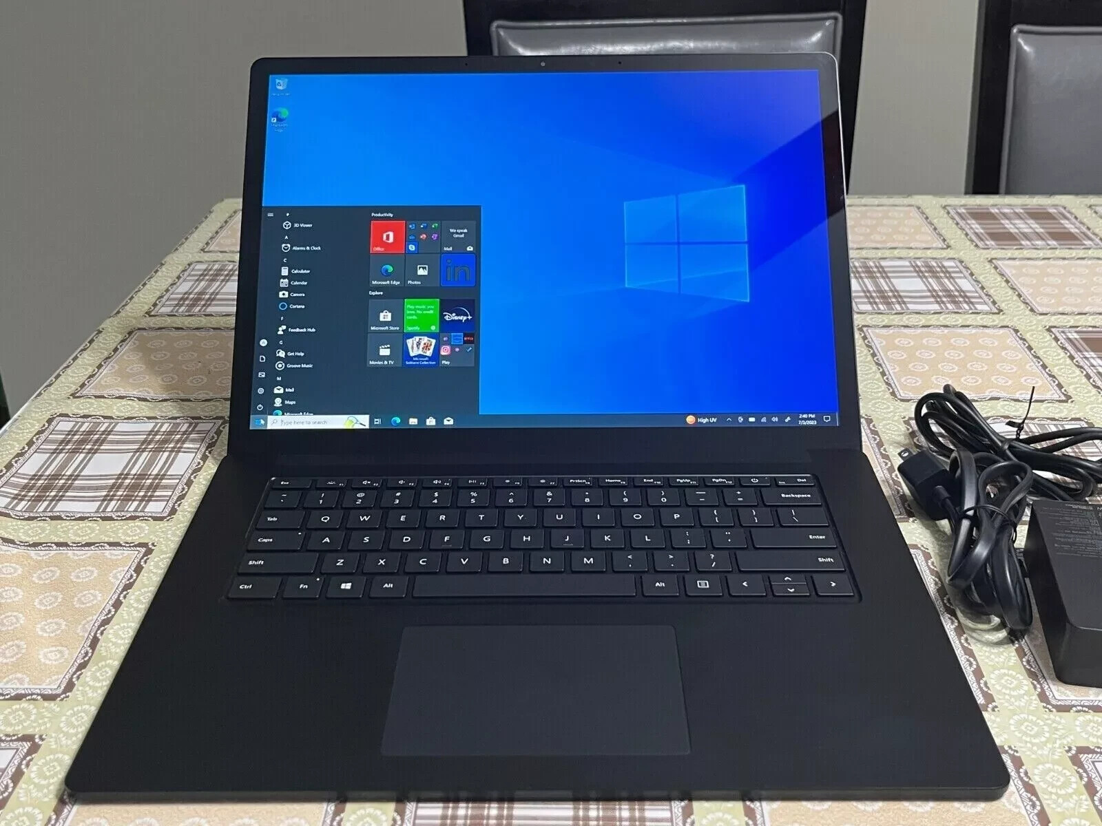 Microsoft Surface Laptop 2 1769 13.5″256GB Intel i5 16GB RAM Wins 10/11-Platinum