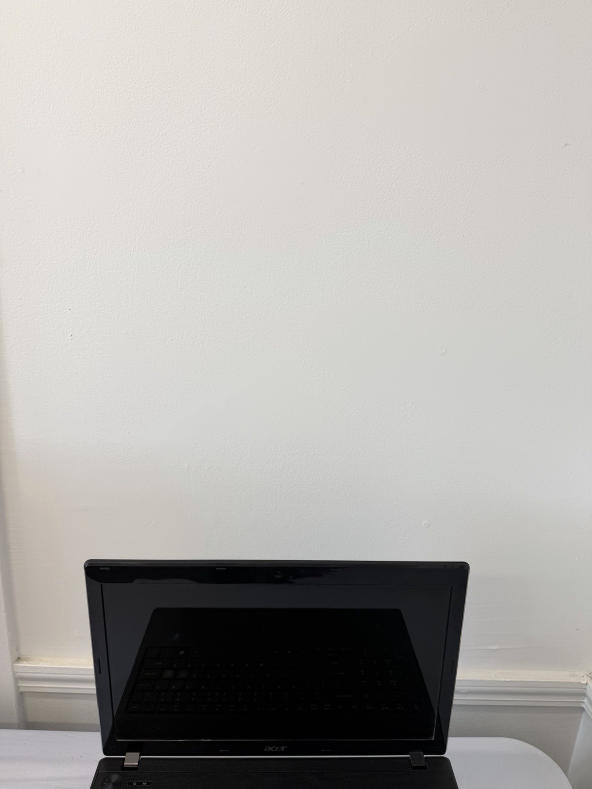 Acer Aspire 5336 Laptop – Good Screen – Intel Celeron 900 – Read Des