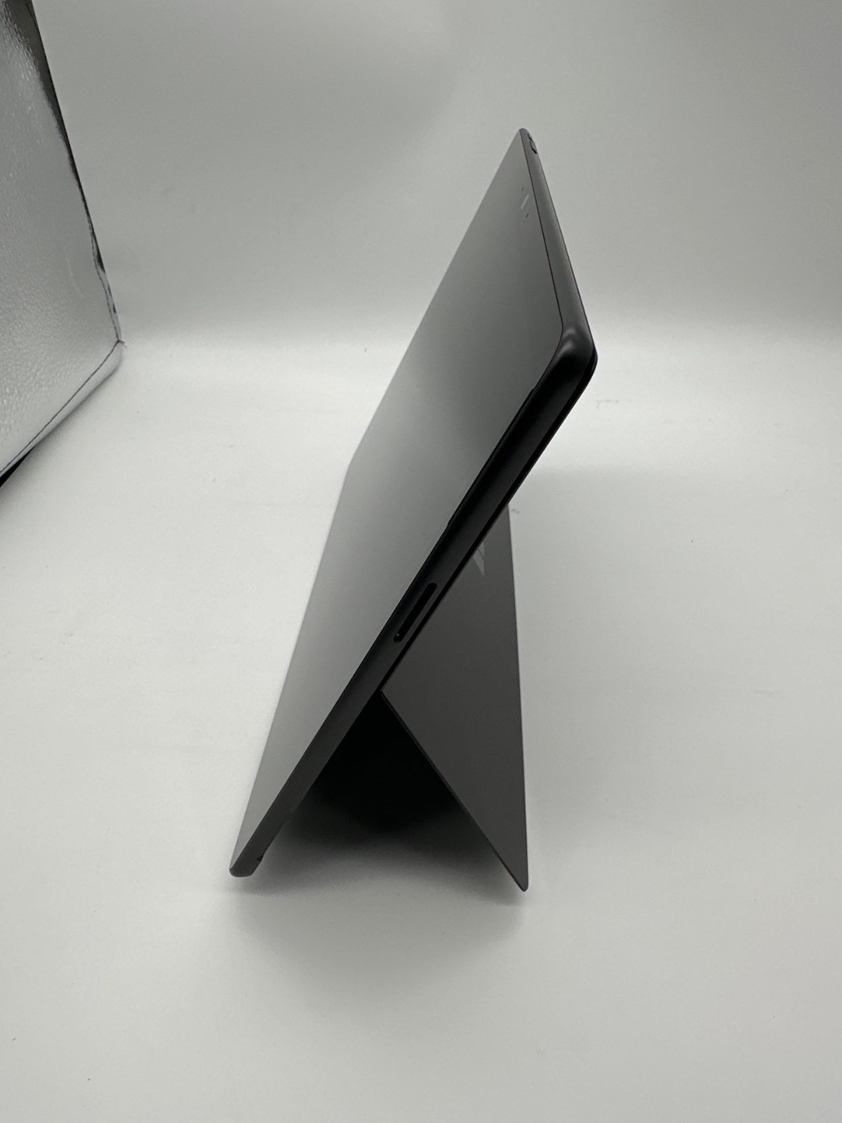 Microsoft Surface Pro 11 Copilot+ PC 13″ Snapdragon X Plus 16/256 SSD Win11 pro