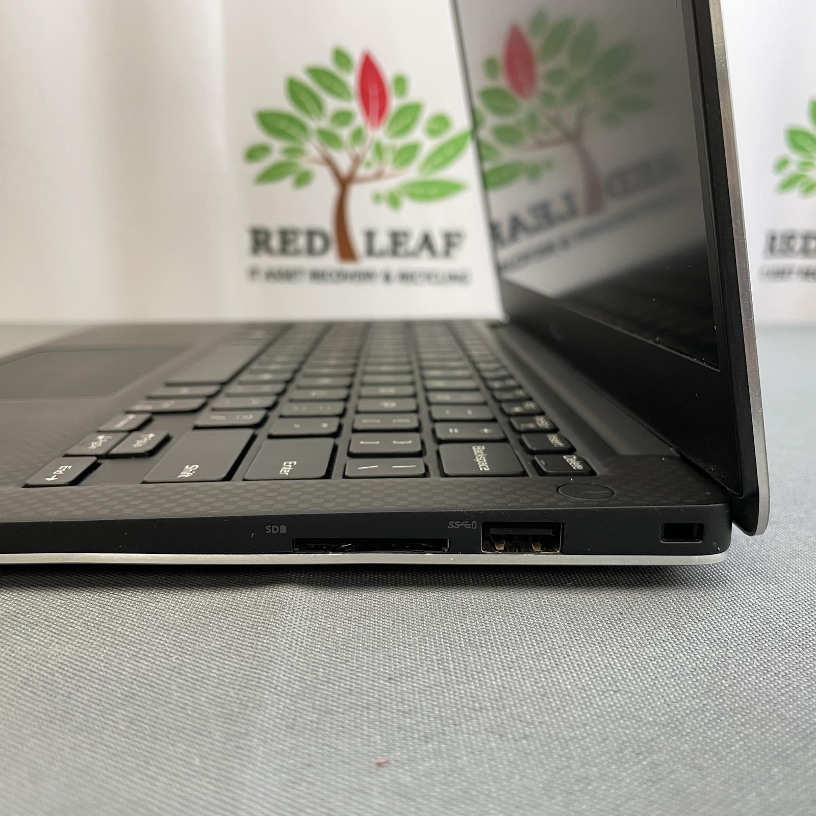DELL XPS 13 9360, Core i7-7560U 8 GB RAM No SSD | Grade B/C (READ)