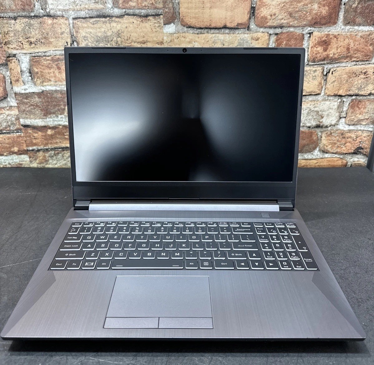 SYSTEM 76 Kudu Tested LCD Screen w/ Chassis & Battery – No Motherboard