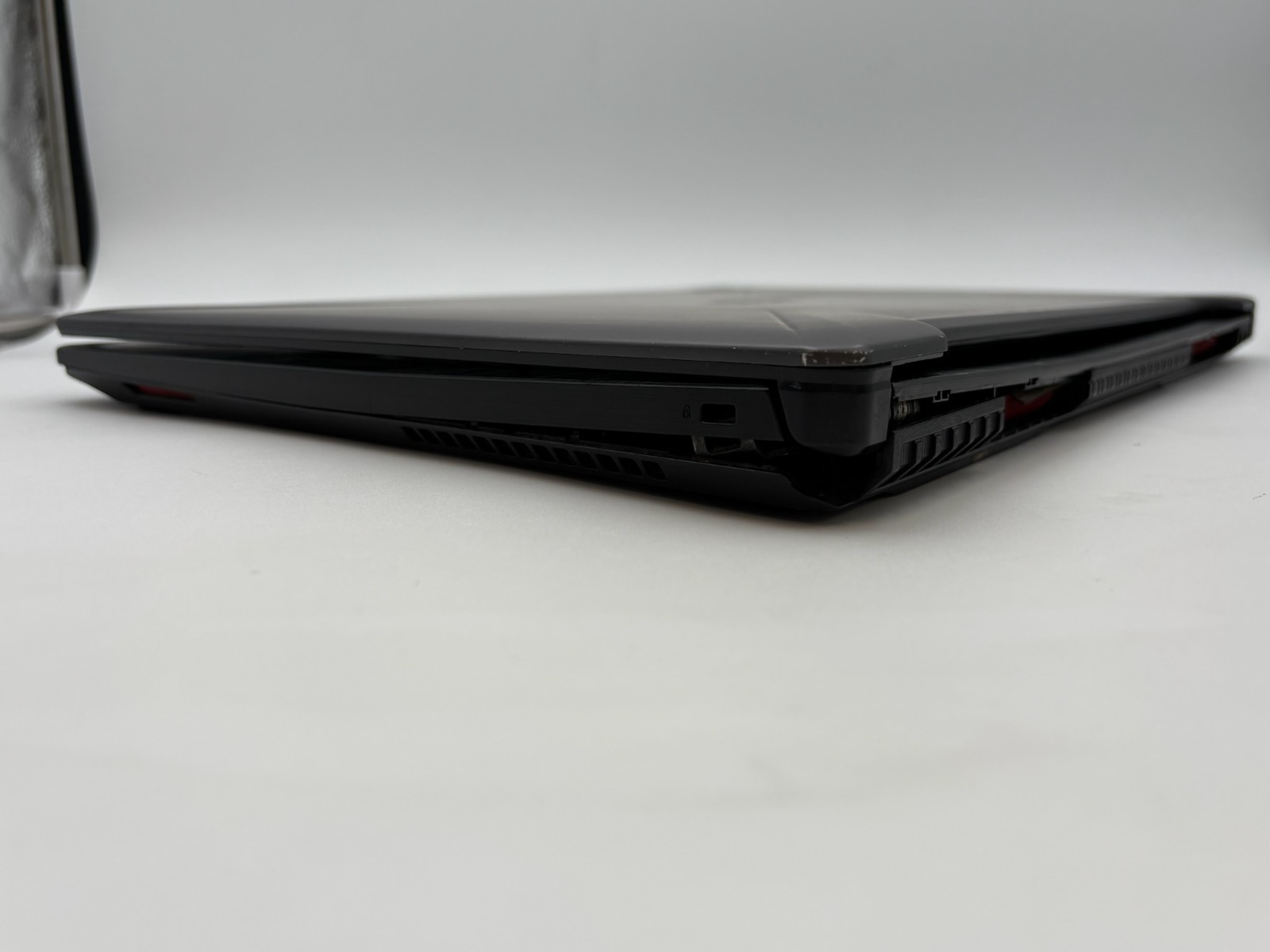 ASUS TUF Gaming FX705G 17.3″ 256 GB SSD 8 GB RAM i7-8th Gen GTX1060 As For Parts