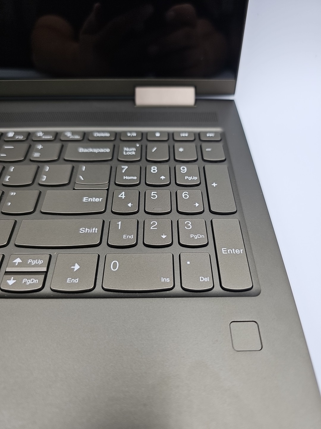 Lenovo Yoga 7i – 14″ FHD 2-in-1 – i7-1165G7, 12GB RAM, 512GB SSD, Intel Iris Xe