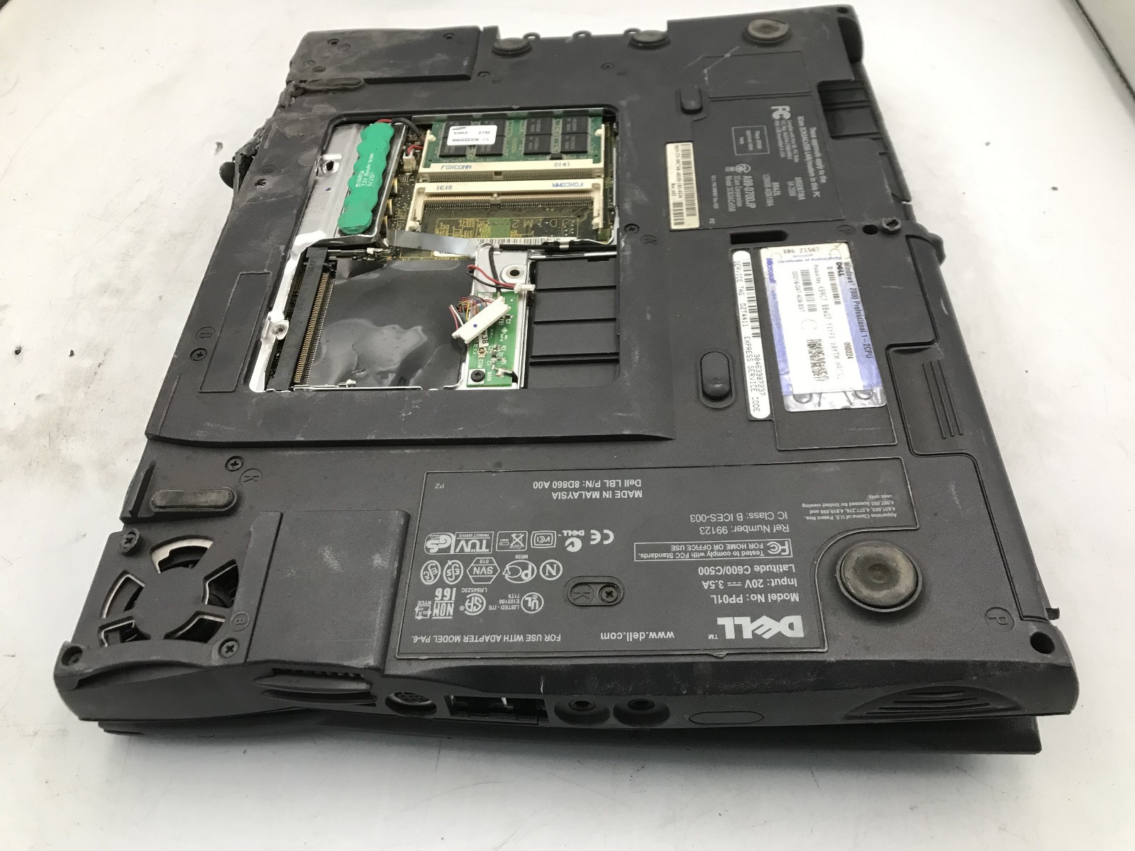 DELL LATITUDE C510 – FOR PARTS/DAMAGED – INTEL PENTIUM III – 256MB RAM -READ- BB