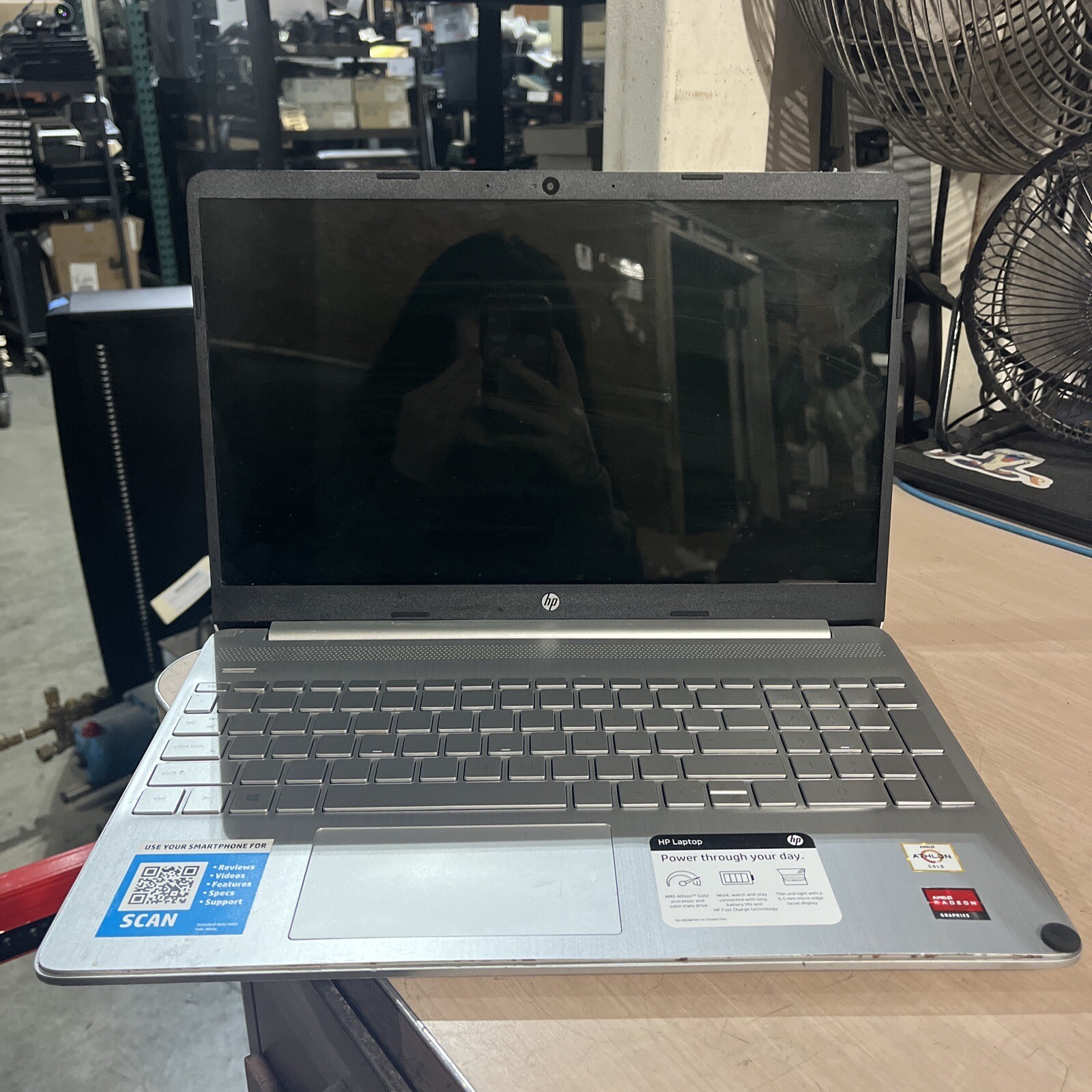 HP LAPTOP 15-EF1038NR AMD RADEON 4GB RAM NO HD