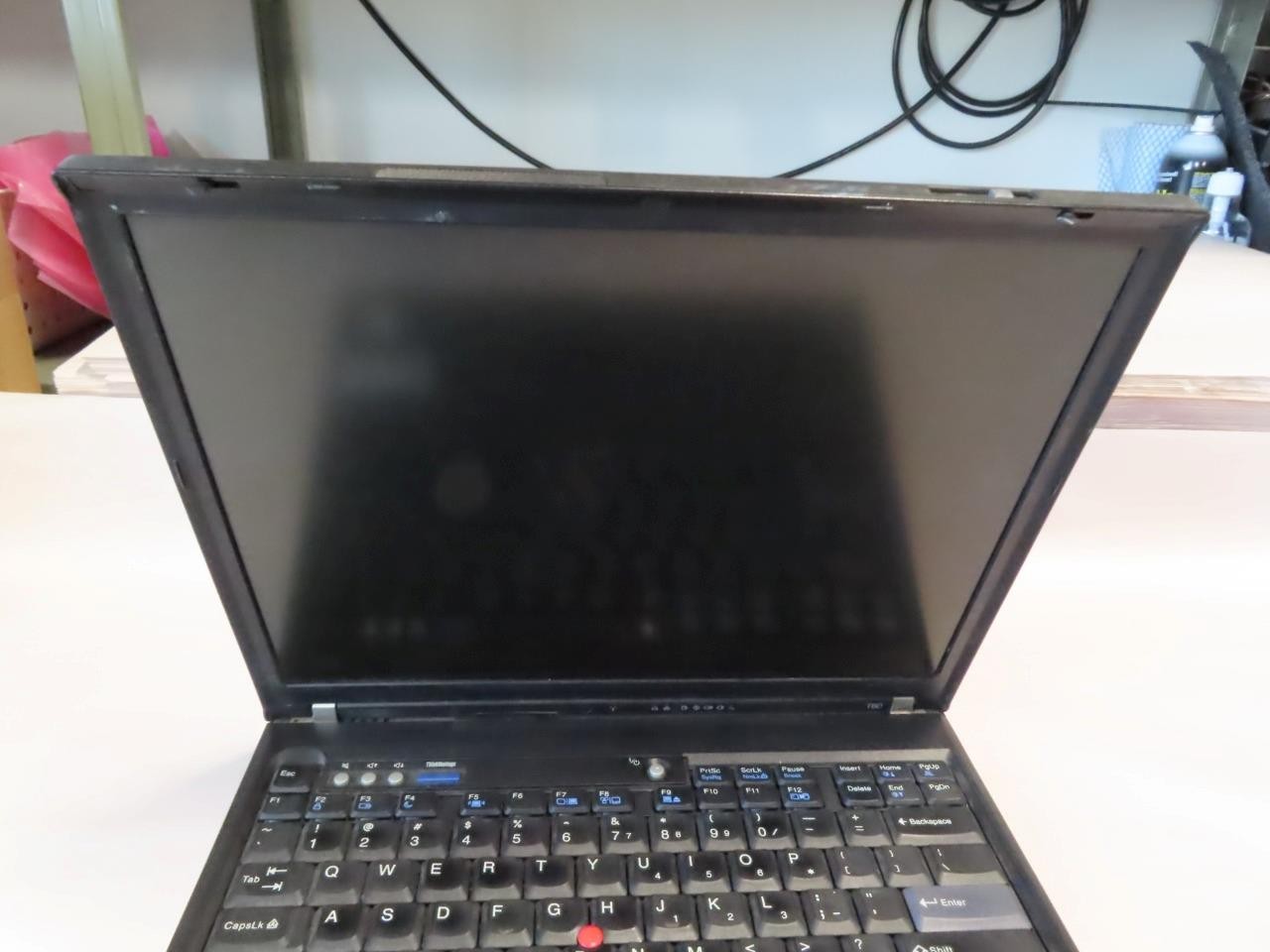 *UNTESTED* IBM LENOVO THINKPAD T60 CORE DUO T2400 1GB RAM NO HDD 14” LAPTOP