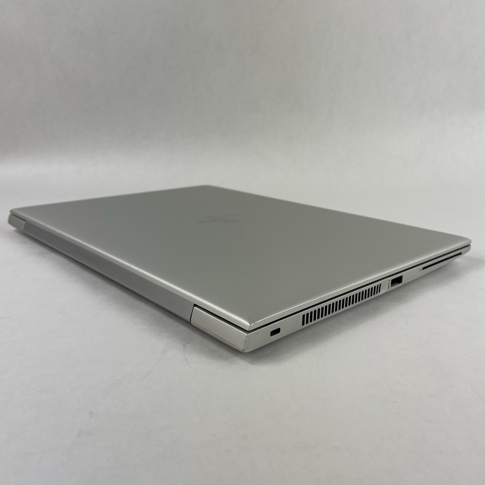 HP mt45 14″ Ryzen 3 Pro 3300U 2.10 GHz 8 GB RAM No SSD/OS/AC – Tilted Key