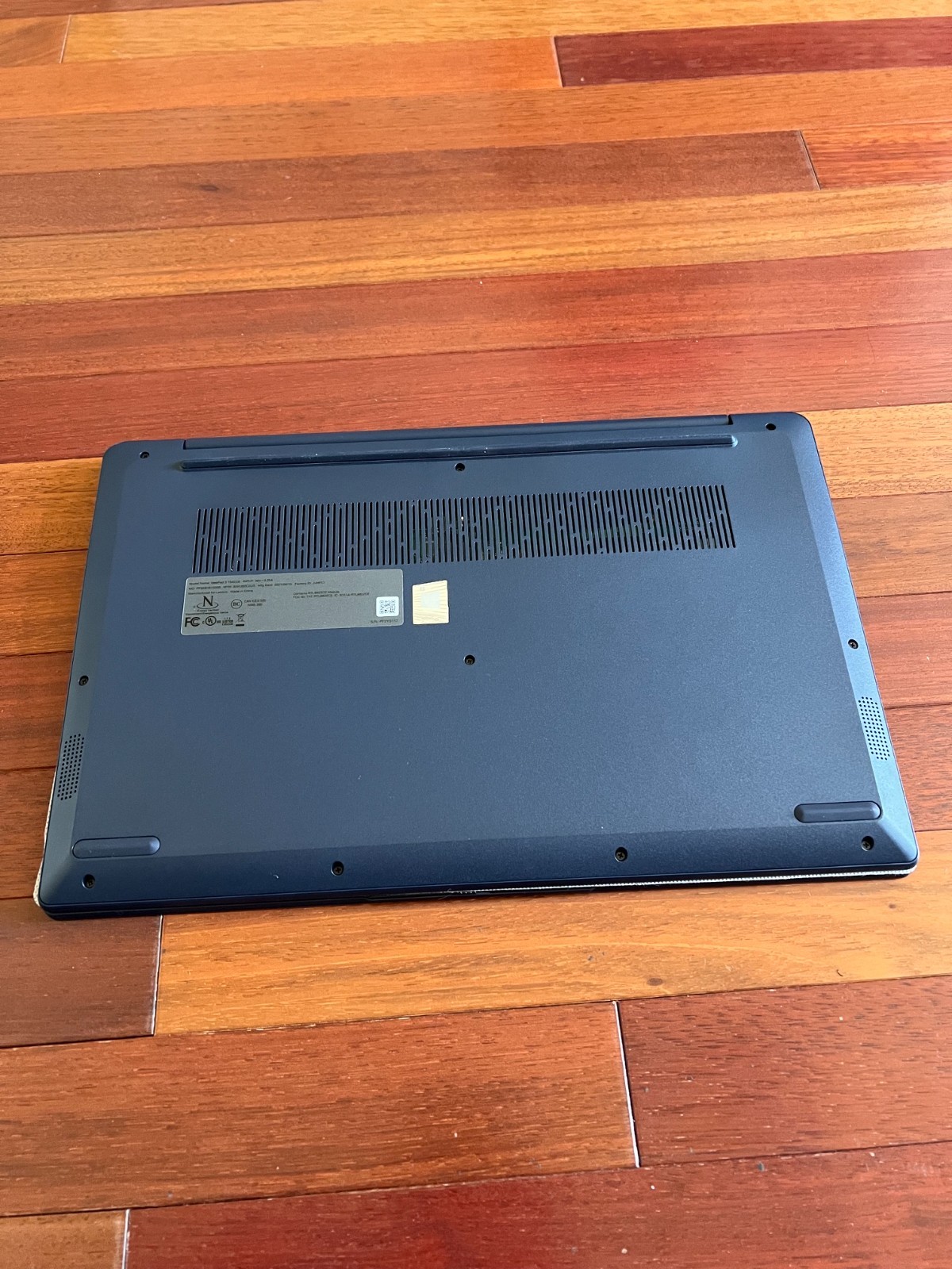 Lenovo IdeaPad 3 82KU00C2US 15.6″ FHD Touch AMD Ryzen 7 5700U 20GB RAM 1TB SSD