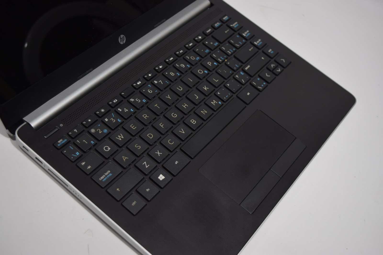 HP 14s-dk0008ca Laptop 128GB Storage, 8GB RAM, AMD A9-9425 Win 11 Pro *NEW BATT*