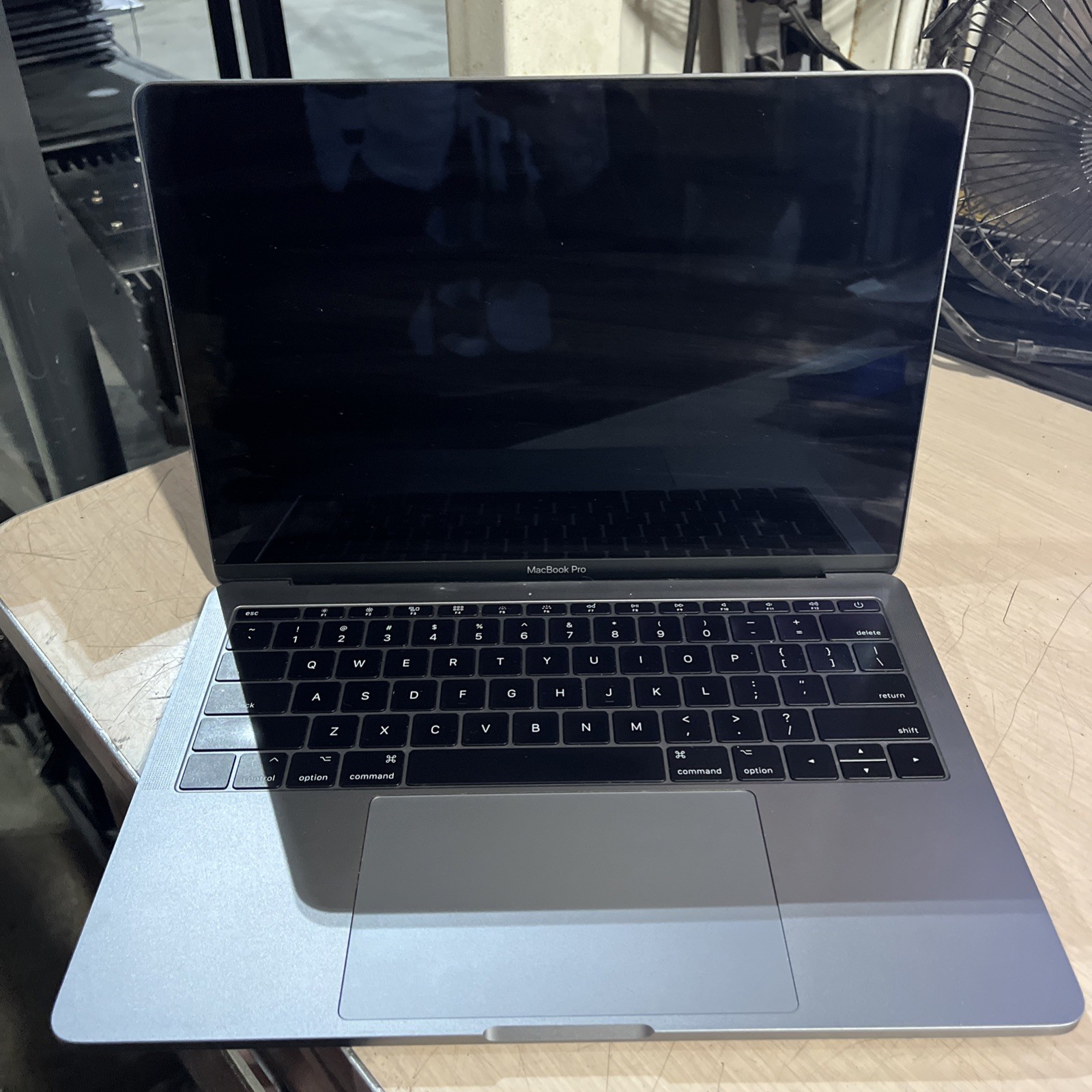 APPLE MACBOOK PRO 13″ MID-2017 CORE I5-7360U 2.3GHZ 8GB RAM NO HD –