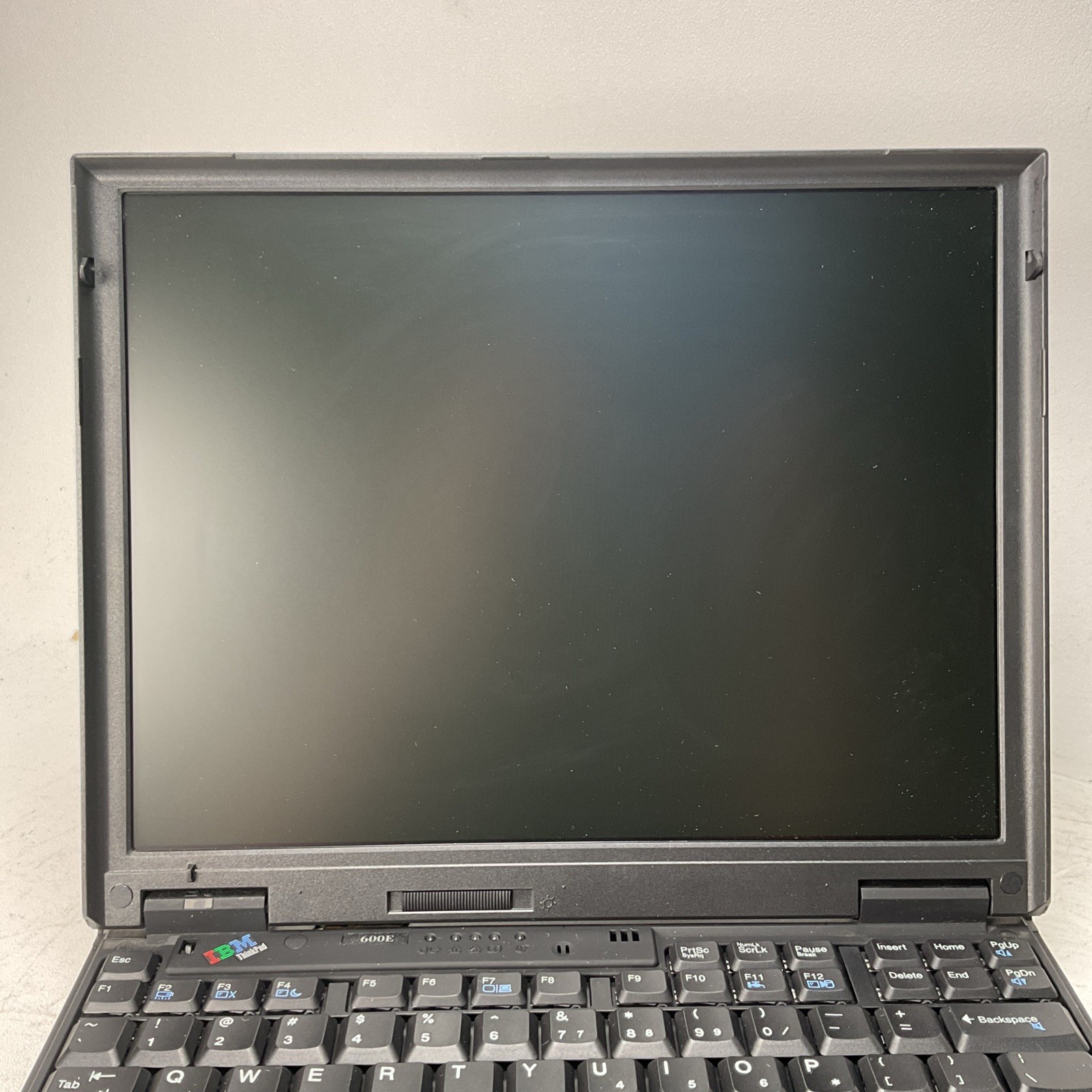 Vintage IBM ThinkPad 600E Laptop Intel P2 13″ LCD Screen Type 2645 – Untested