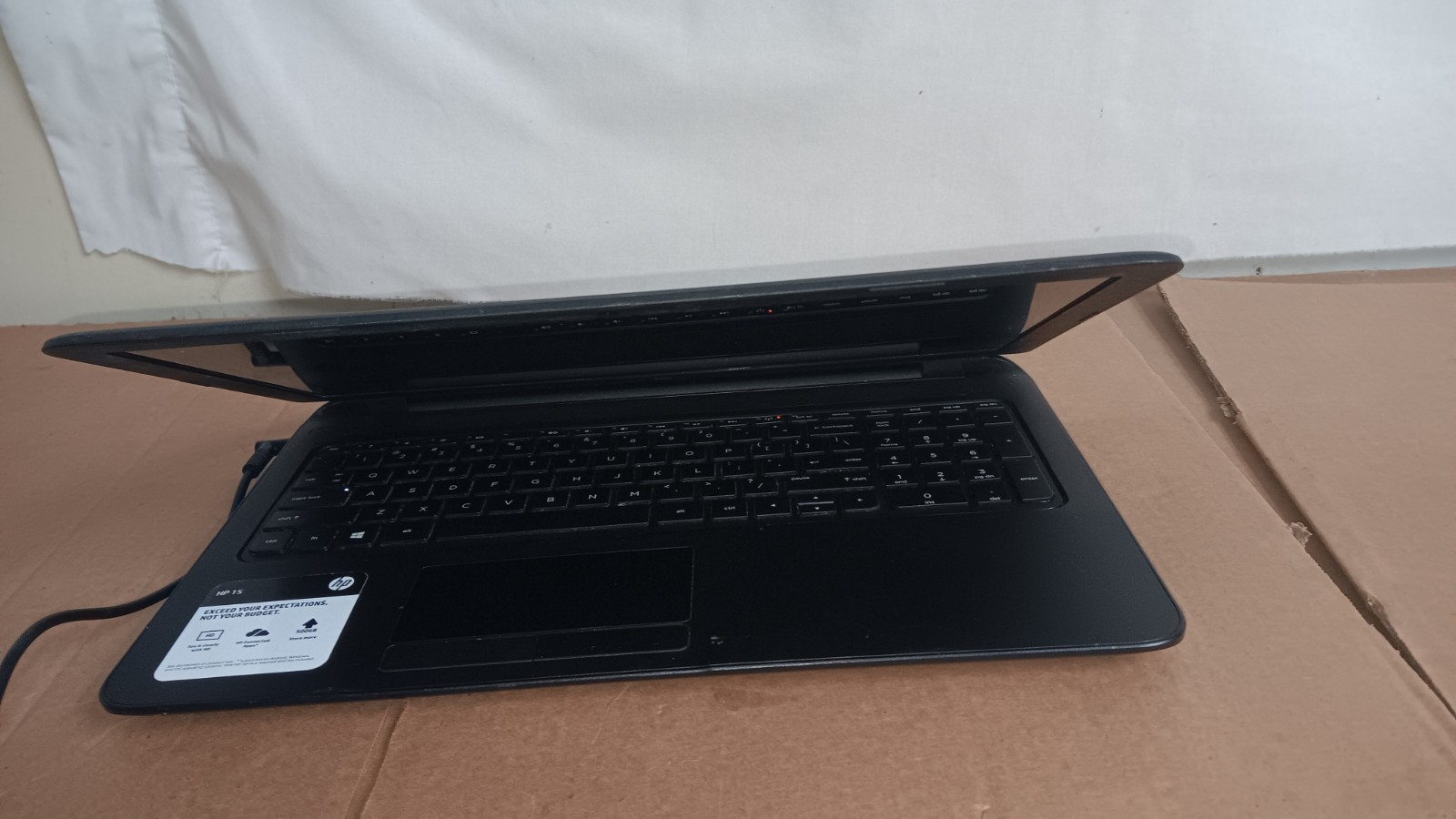 HP 15-F004dx Laptop AMD E1-2100 @ 1.0 GHz 15.6″ LCD screen, 500 GB HD For Parts