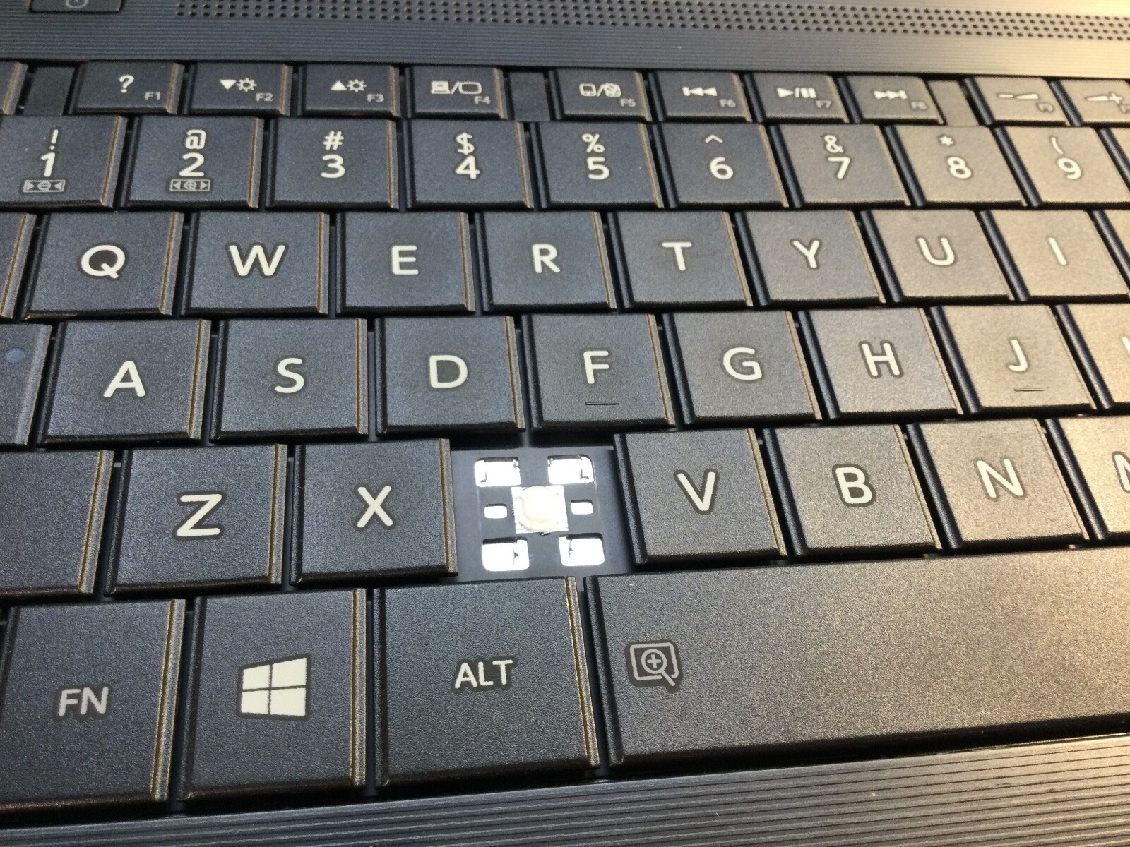 Toshiba Tecra C50-B1500 15″ Intel Core i3-4005U- MISSING KEY – MZ