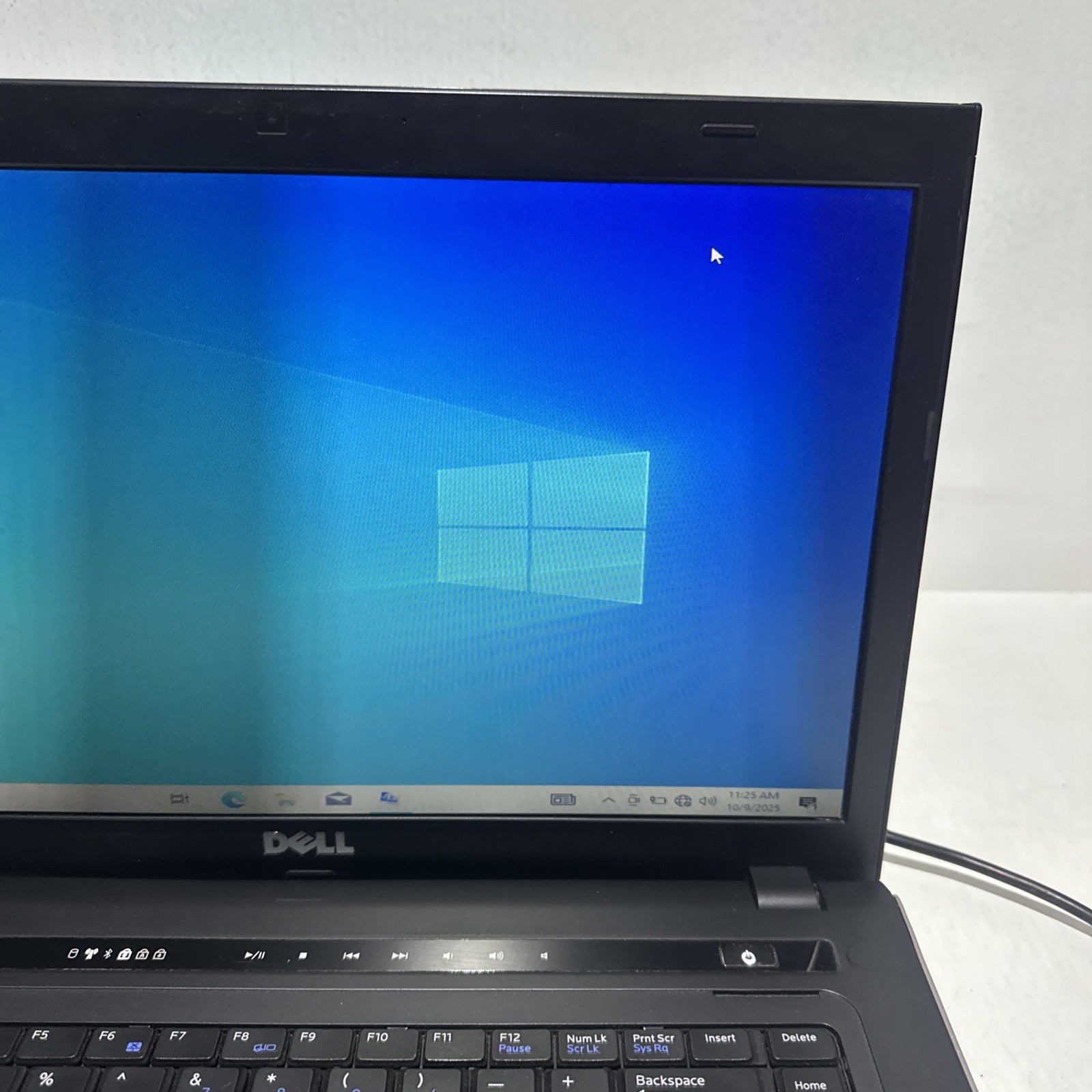 Dell Vostro 3500 15″ Laptop i3 M350 3gb Ram 320gb HDD Windows 10 Home No P/S