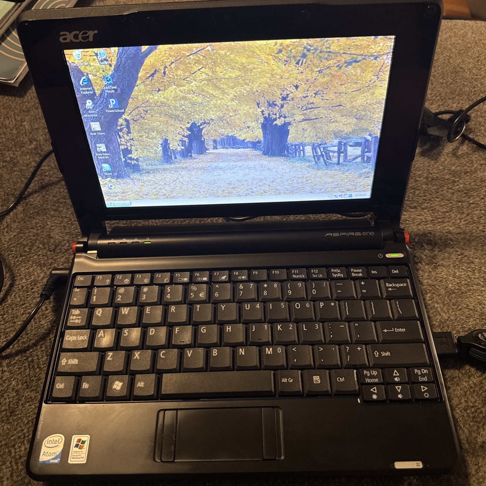 Acer Aspire One ZG5 Netbook 9” Intel Atom 1.6GHz 1GB Windows XP w/ Charger
