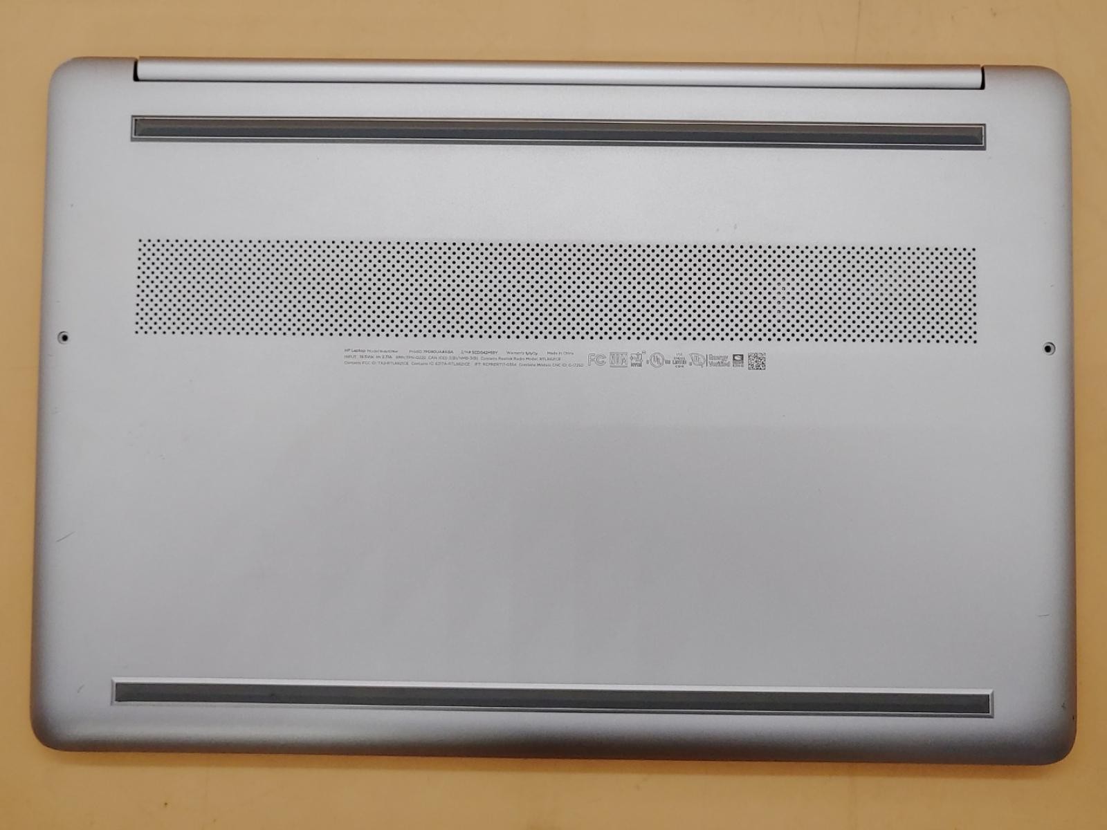 HP Notebook 15-dy1076nr 15.6″ i5-1035G1 *NO RAM/NO SSD/NO AC* **CRACKED SCREEN**