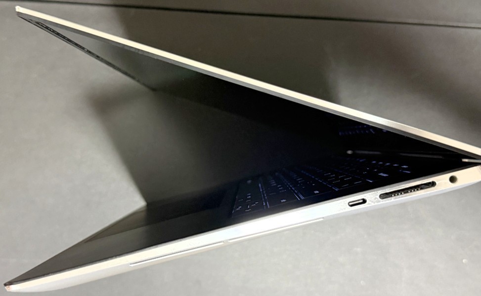 Dell XPS 15 9510 Gaming Laptop i7-11800H 32 GB RAM 1TB SSD Nvidia RTX 3050 Ti