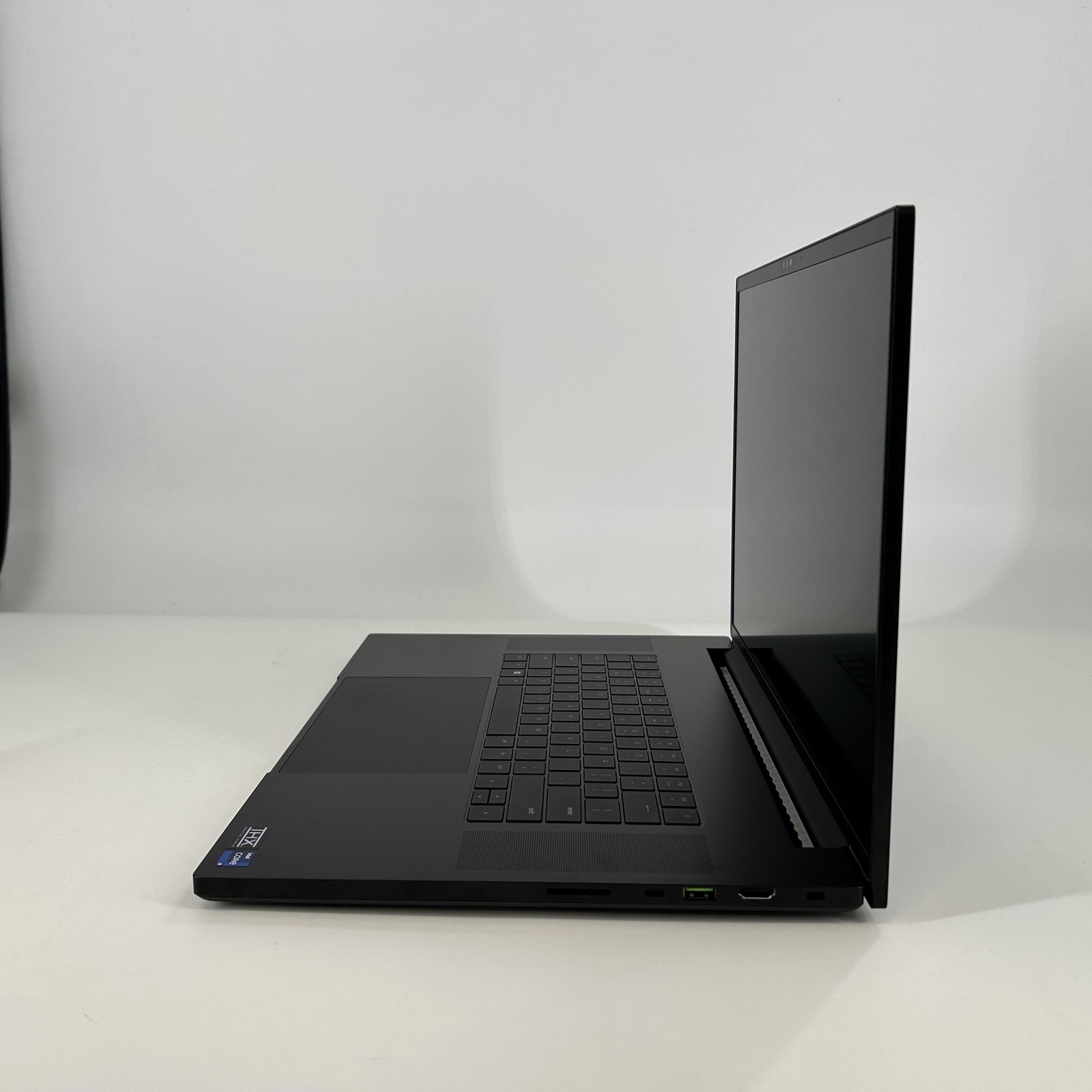 Razer Blade 18 240Hz QHD+ i9-13950HX 64GB 1TB SSD RTX 4090 – VAPOR CHAMBER ISSUE