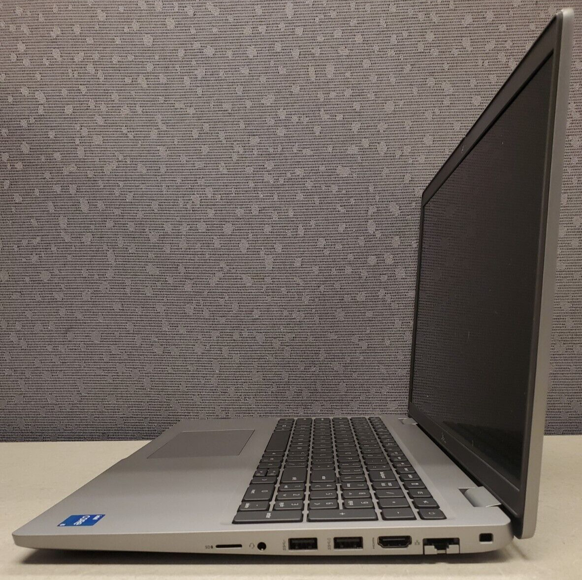 DELL Latitude 5520 w/power adapter