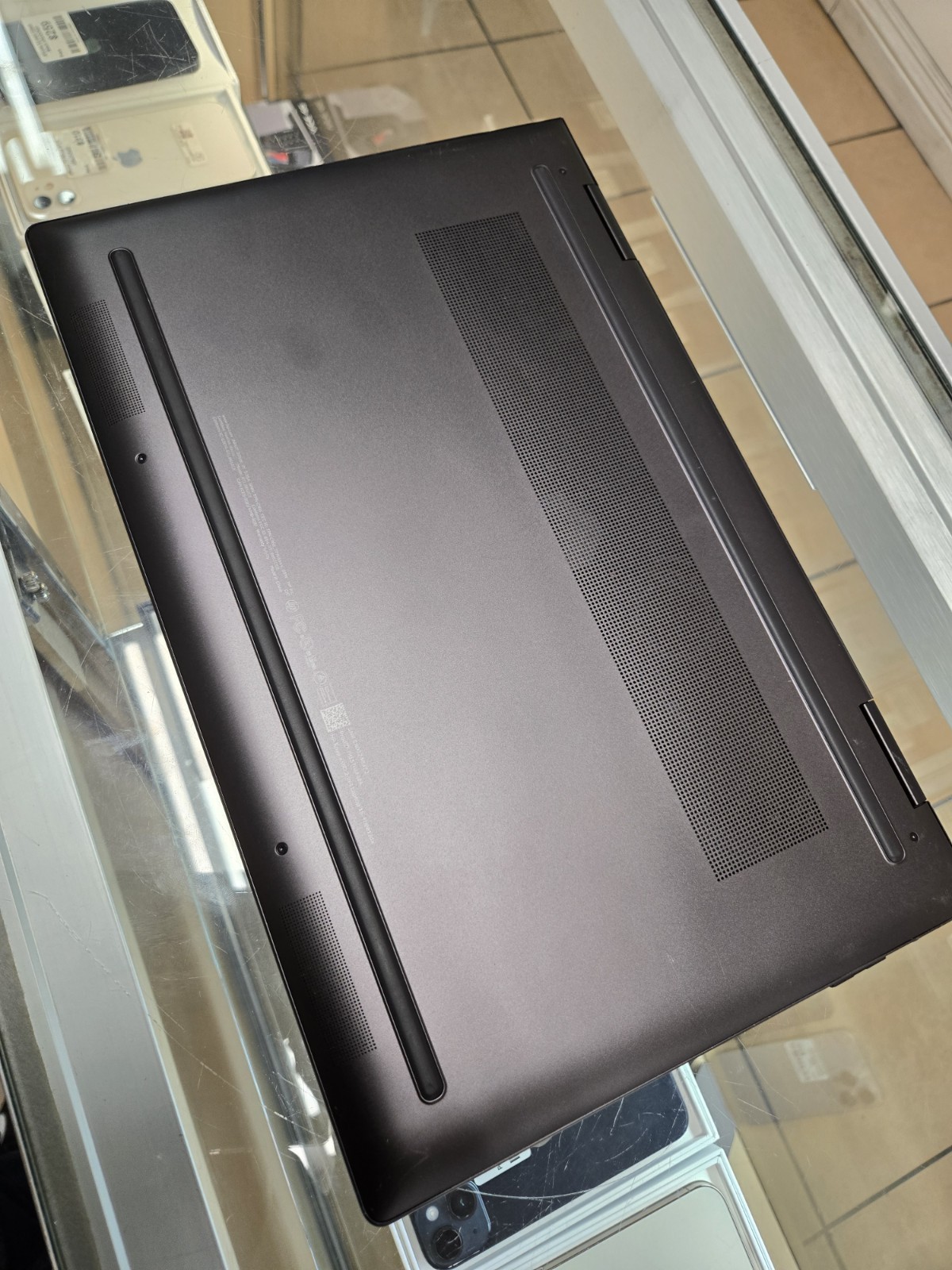 HP ENVY 15-FH0013DX 15.6” (256GB SSD AMD Ryzen 5 7530U 4.5GHz 8GB RAM) 2-In-1