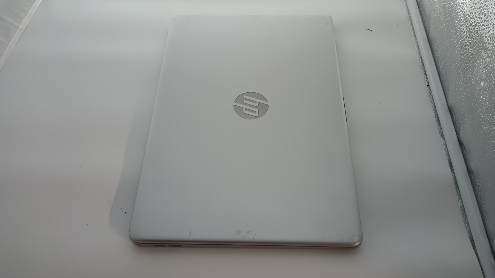 3053 HP 15-dy1751ms w/charger.i5 1035G1.8GB.128GB NVMe.15.6″.W11