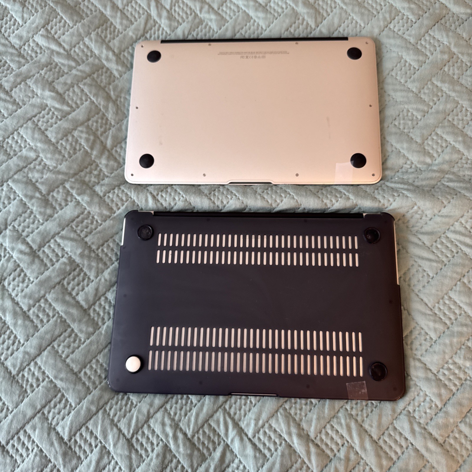 Lot of (8) Apple MacBooks: 2- PRO’s 1425, 2-AIR, A1466, 2-AIR, A1465/2-AIR,A1370