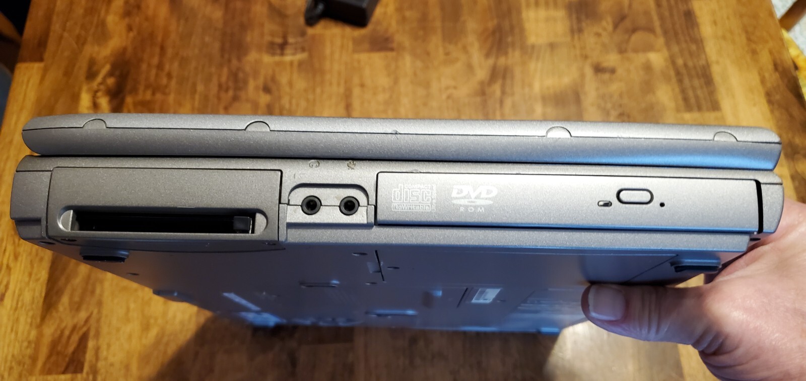 DELL Inspiron 5100 P4 2.80 Ghz Laptop w/1.25GB , 60GB SSD, DVD/CDRW, Working