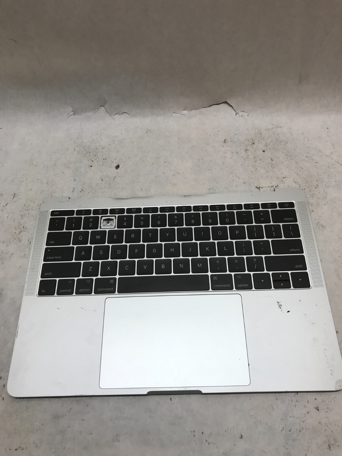 Apple MacBook Pro Touch/201 A1989 Palmrest NO MOTHERBOARD For Parts/Repair – -DW