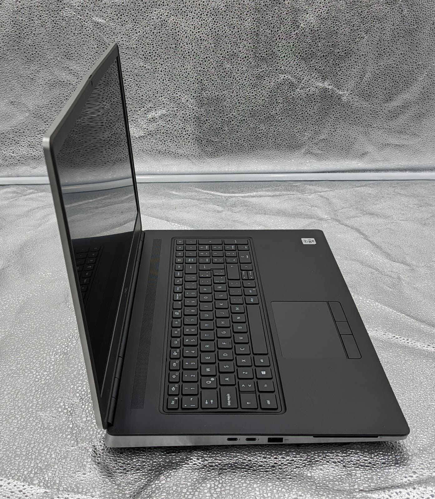 Dell PRECISION 7750 17.3″ I5-10400H 260GHz. 1TB SSD 32GB W10