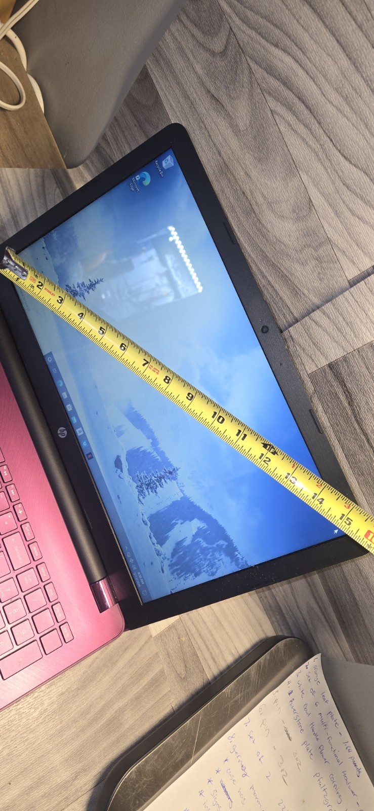 HPLaptop 15-bw0xx With a 1.50 GHz AMD E2-9000e processor with Radeon R2 graphics