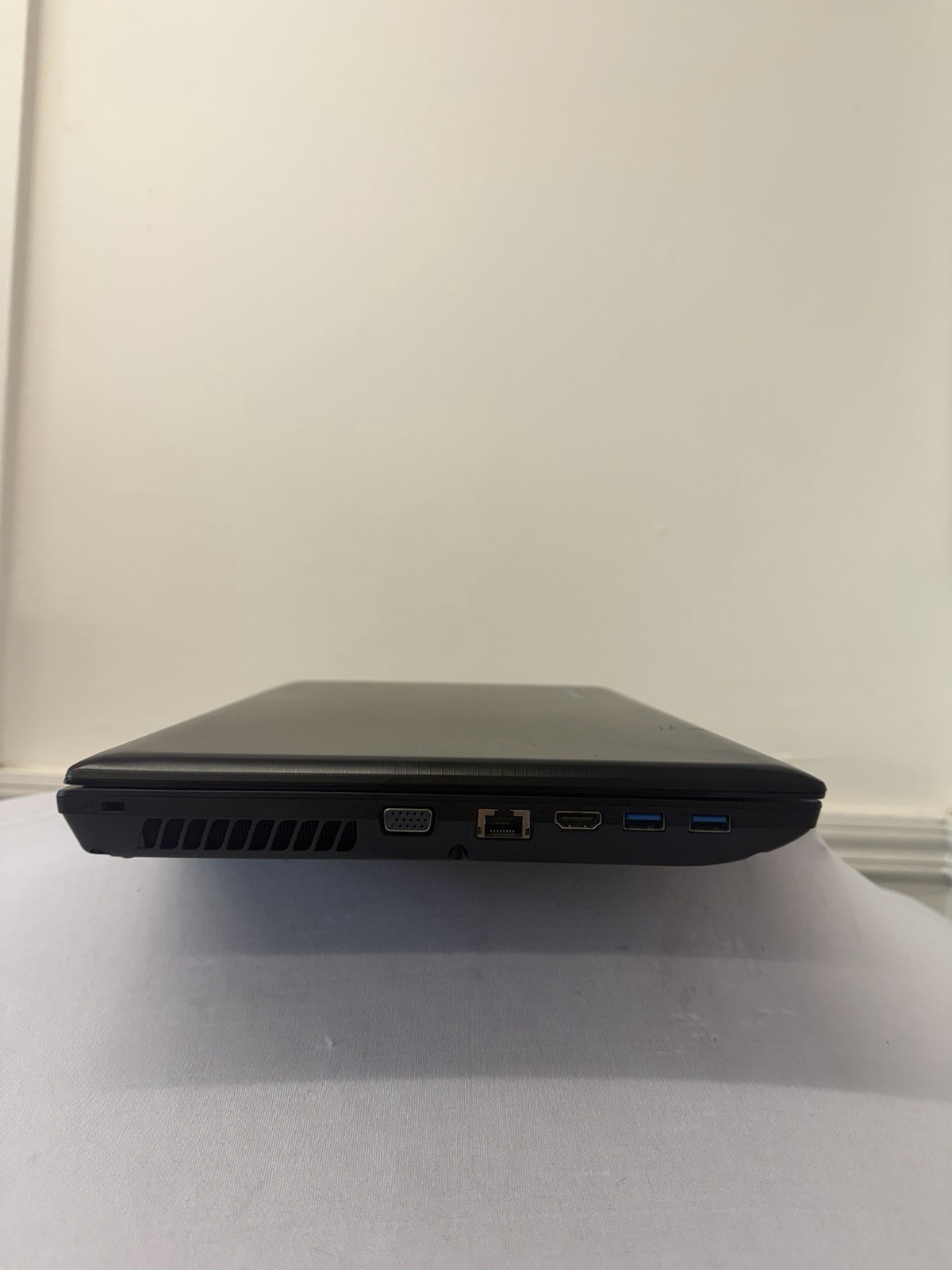 Lenovo Ideapad N585 Laptop – Good Screen – AMD E1-1200 – Read Des