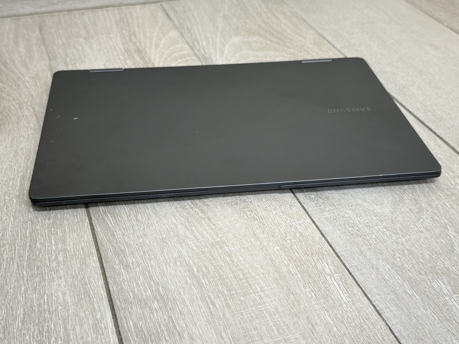 Samsung Galaxy Book2 13.3″ – AMOLED – Core i5-1235U 8GB RAM 256GB SSD Touch