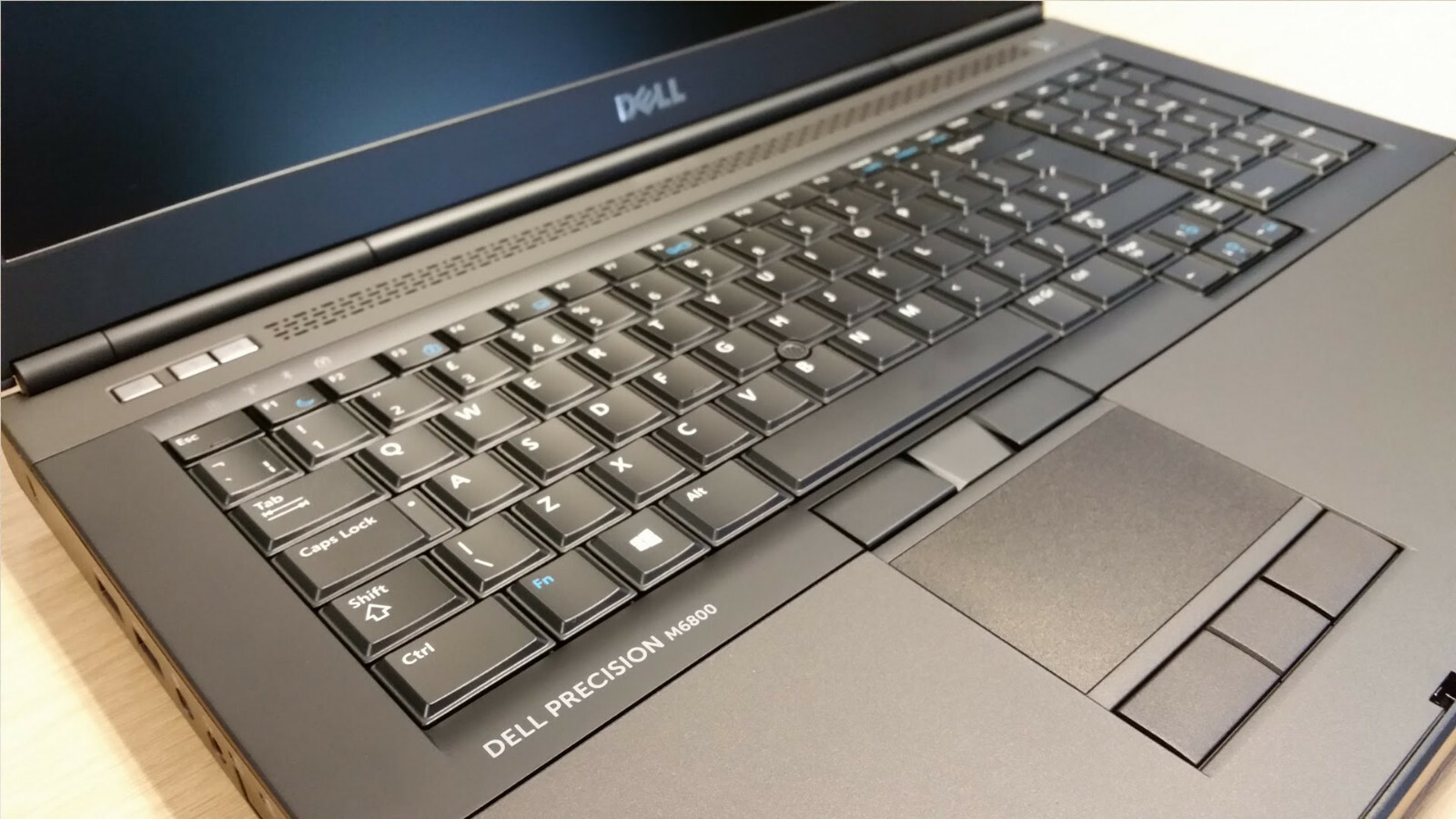 Workstation DELL M6800 i7-Quad 512GB SSD + 1TB DVDRW 32GB 17.3″ AMD FirePro 2GB