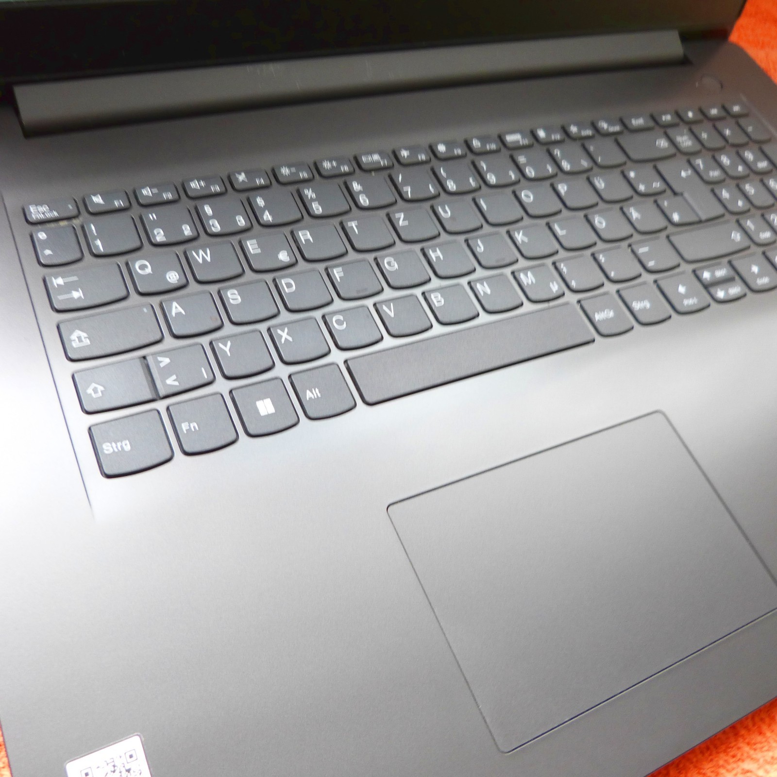 Lenovo V17 G3 17 inch Ultrabook l 12GEN Intel HEXA CORE I 1TB SSD Windows 11 PRO