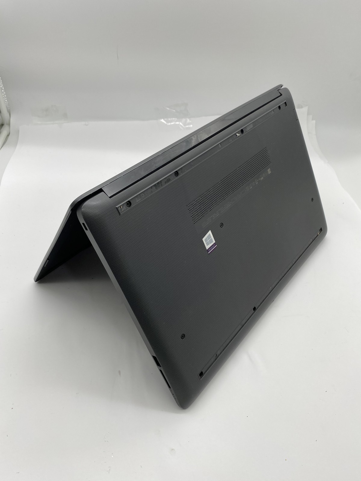 HP Notebook 250 G7 Laptop Intel Core i5 8265U No Ram – No HDD