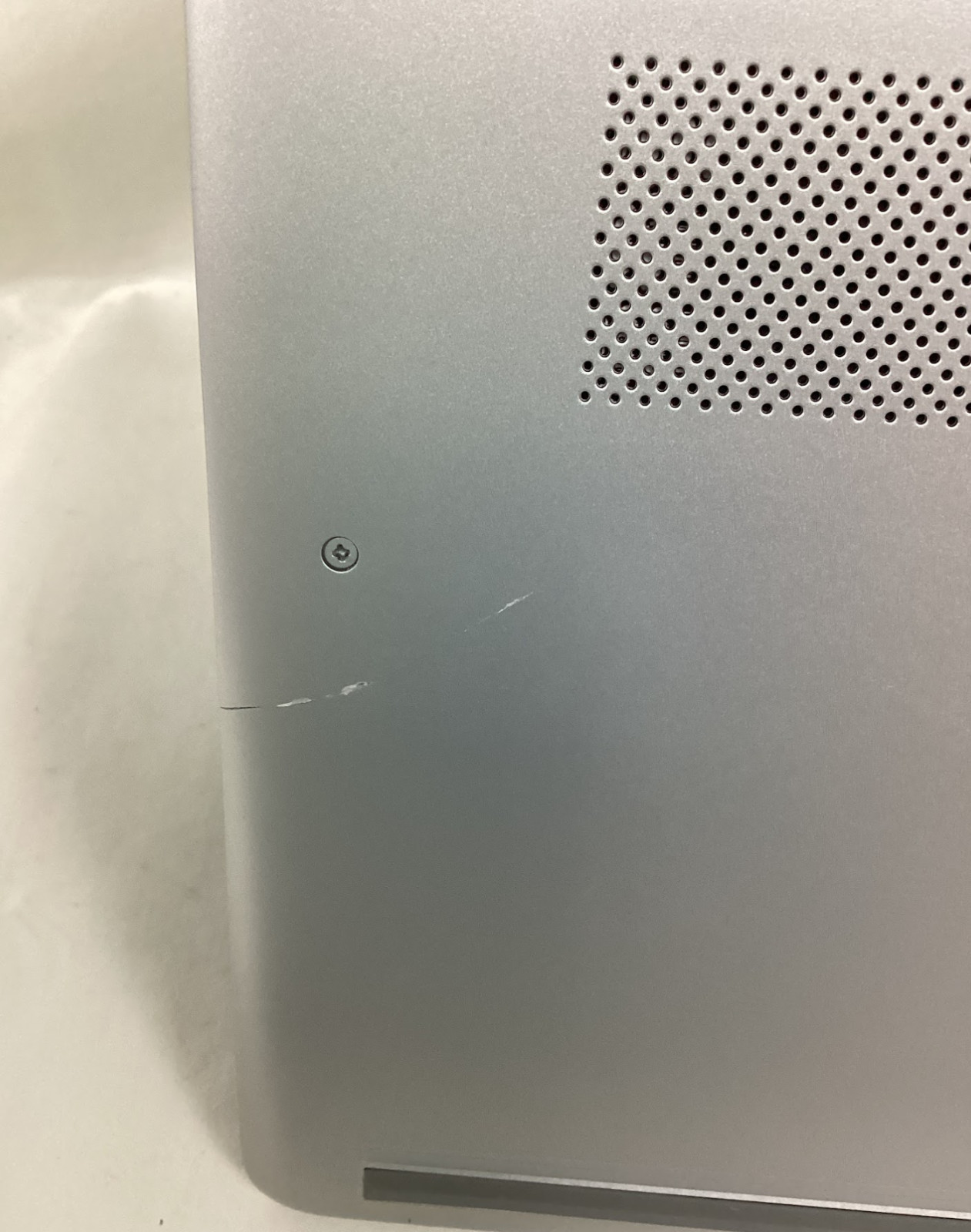 HP 14″ fq0032m Laptop AMD Athlon Silver 4GB 128GB – Broken Screen & Battery