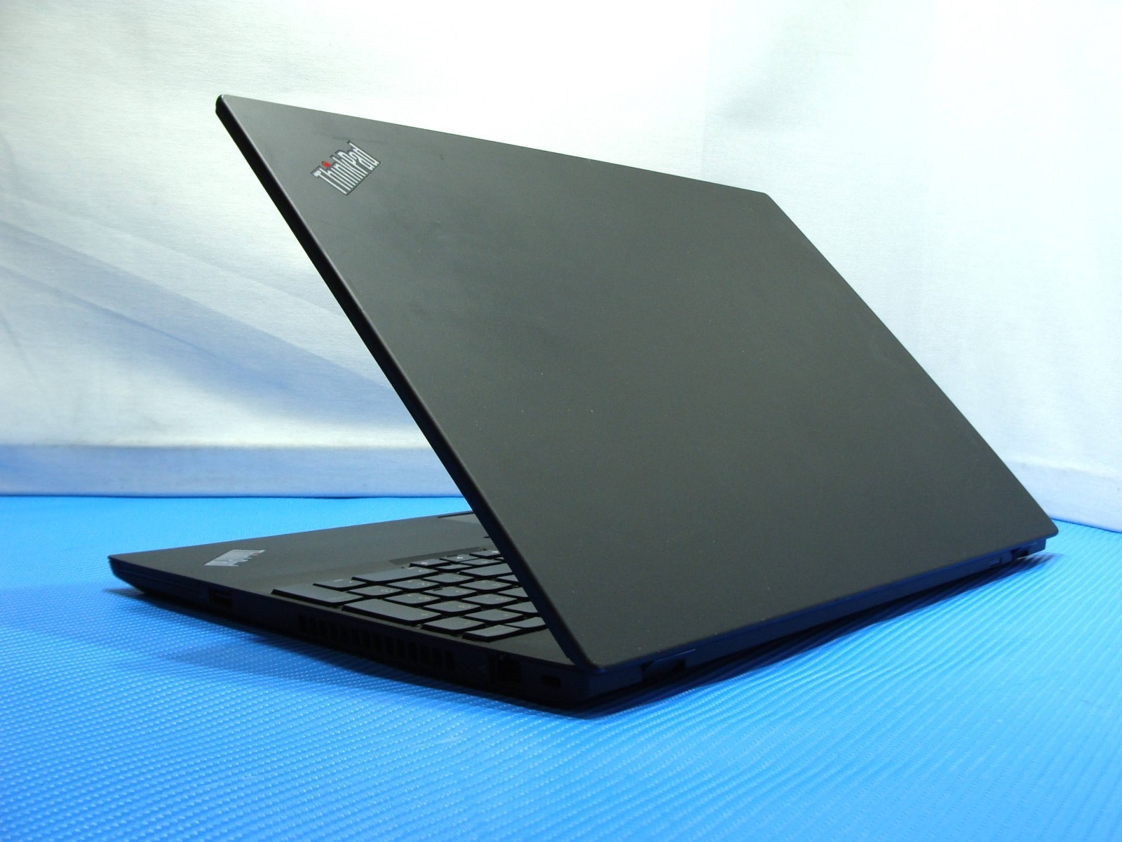 Lenovo ThinkPad P15s Gen2i 15.6″ FHD i7-1165G7 2.8GHz 16GB 512GB NVIDIA T500 4GB