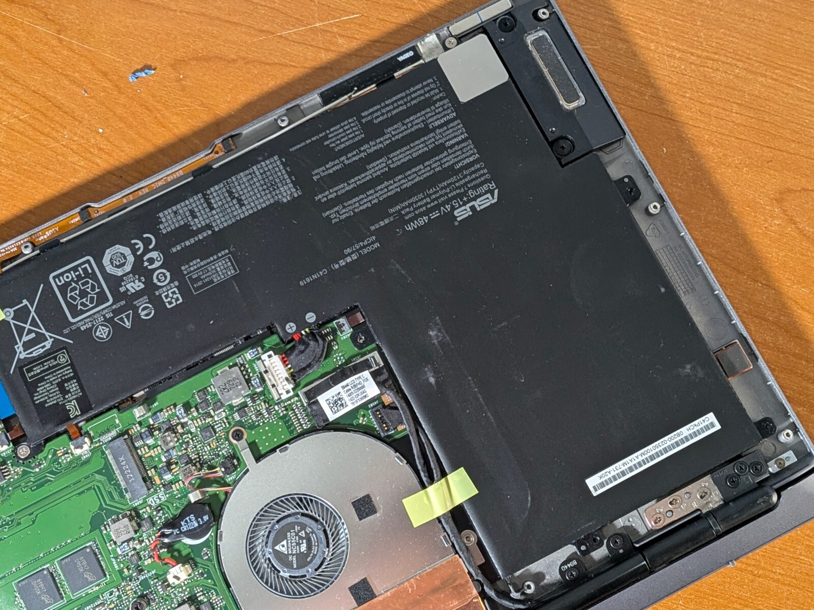 14″ ASUS B9440U Notebook Laptop – 7th Gen i7 Processor – No power!!